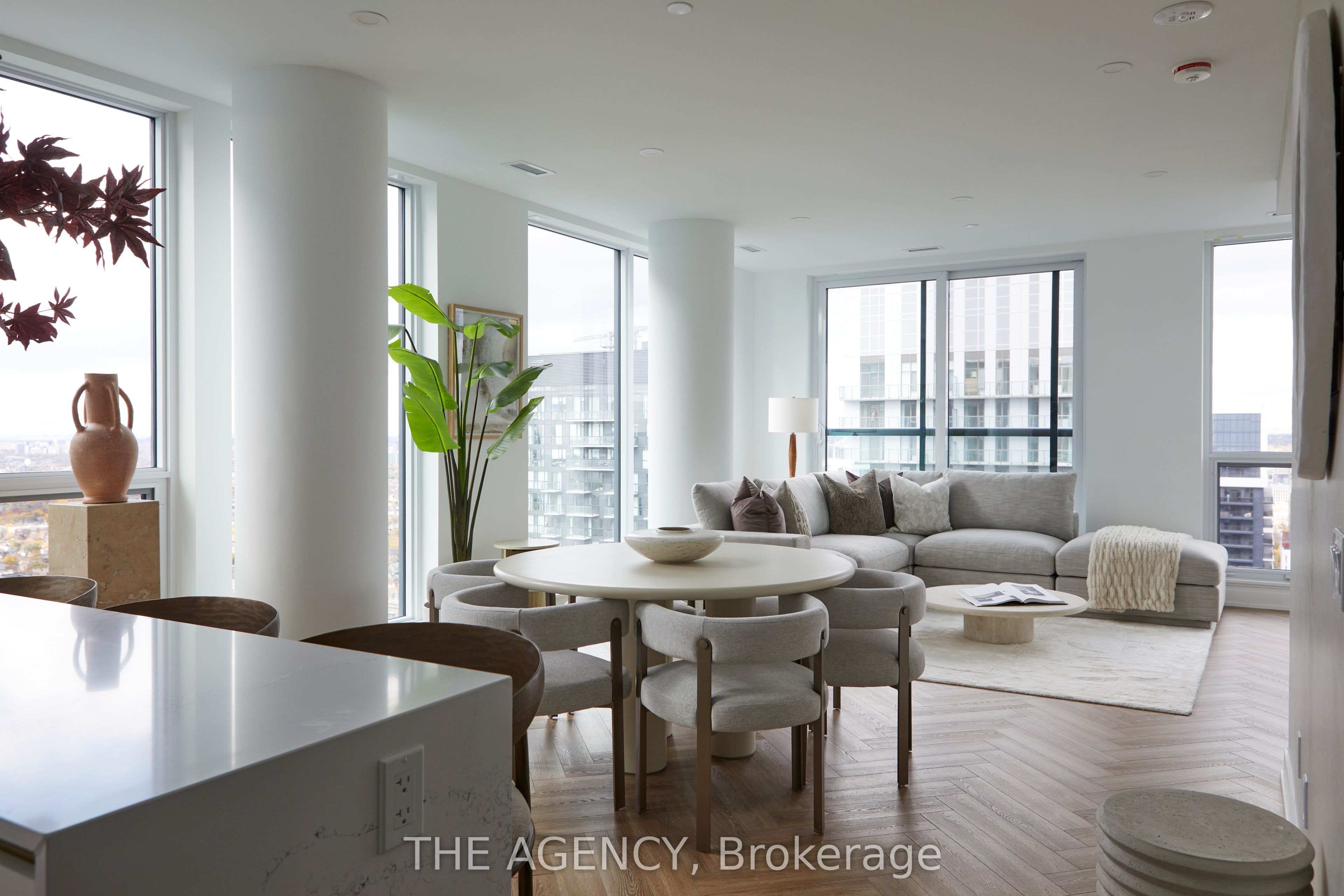 327 King Street W PH04, Toronto, ON M5V 1J5 photo 2