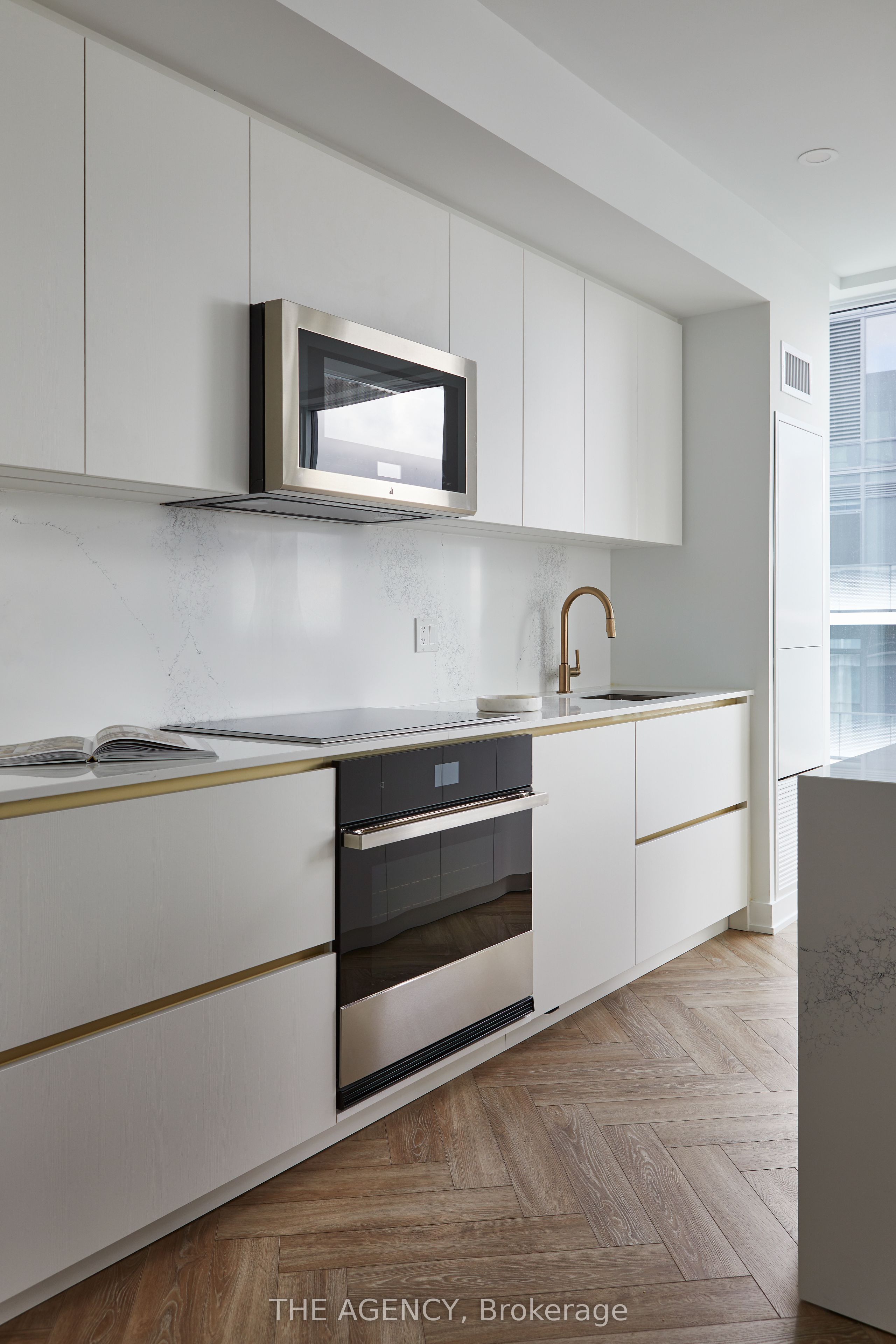 327 King Street W PH04, Toronto, ON M5V 1J5 photo 3