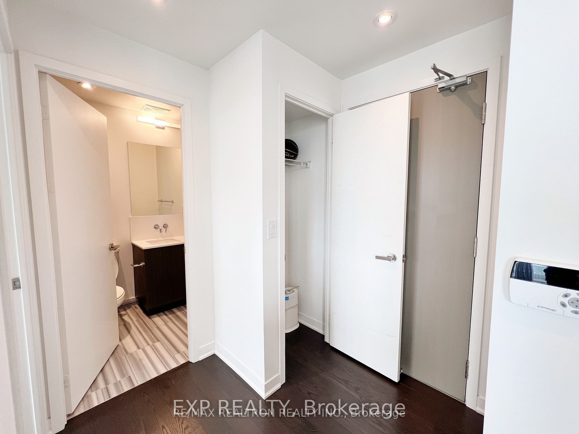 100 Harbour Street 6302, Toronto, ON M5J 0B5 photo 3