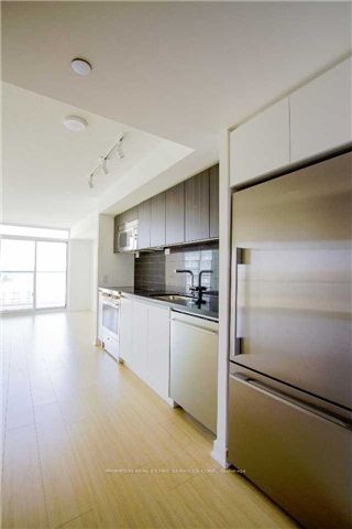 85 Queens Wharf Road 1910, Toronto, ON M5V 0J9 photo 2
