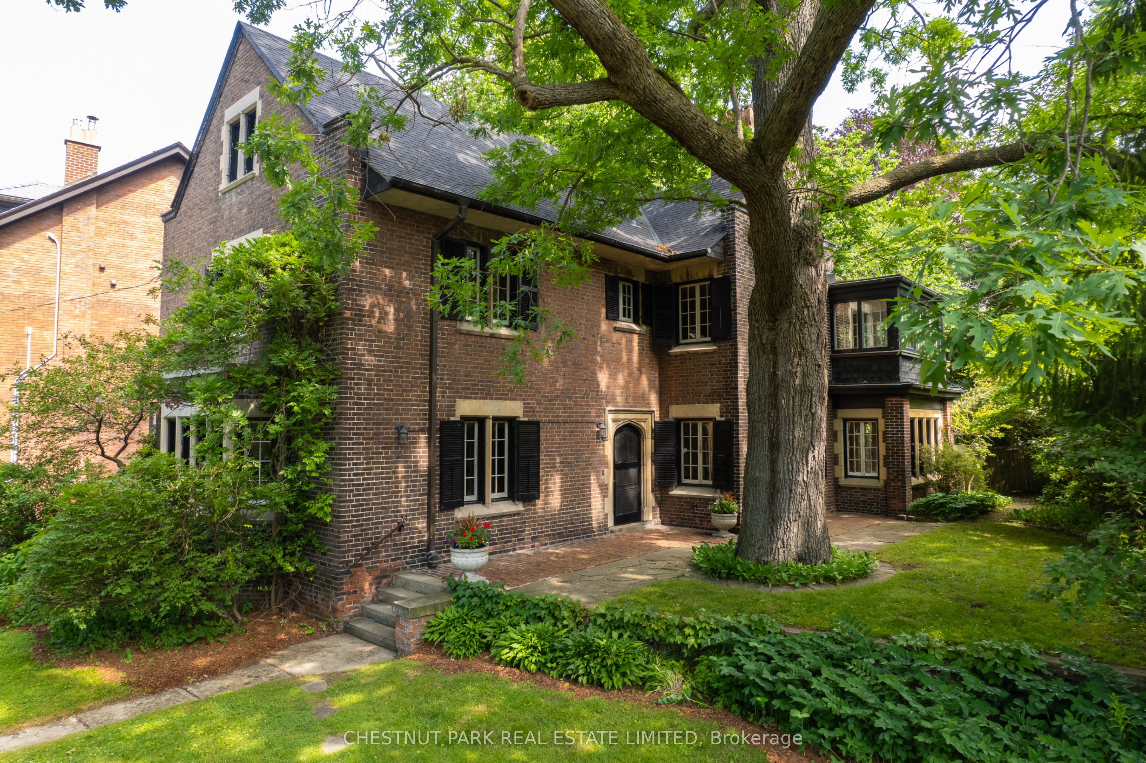 24 Castle Frank Crescent, Toronto, ON M4W 3A3
