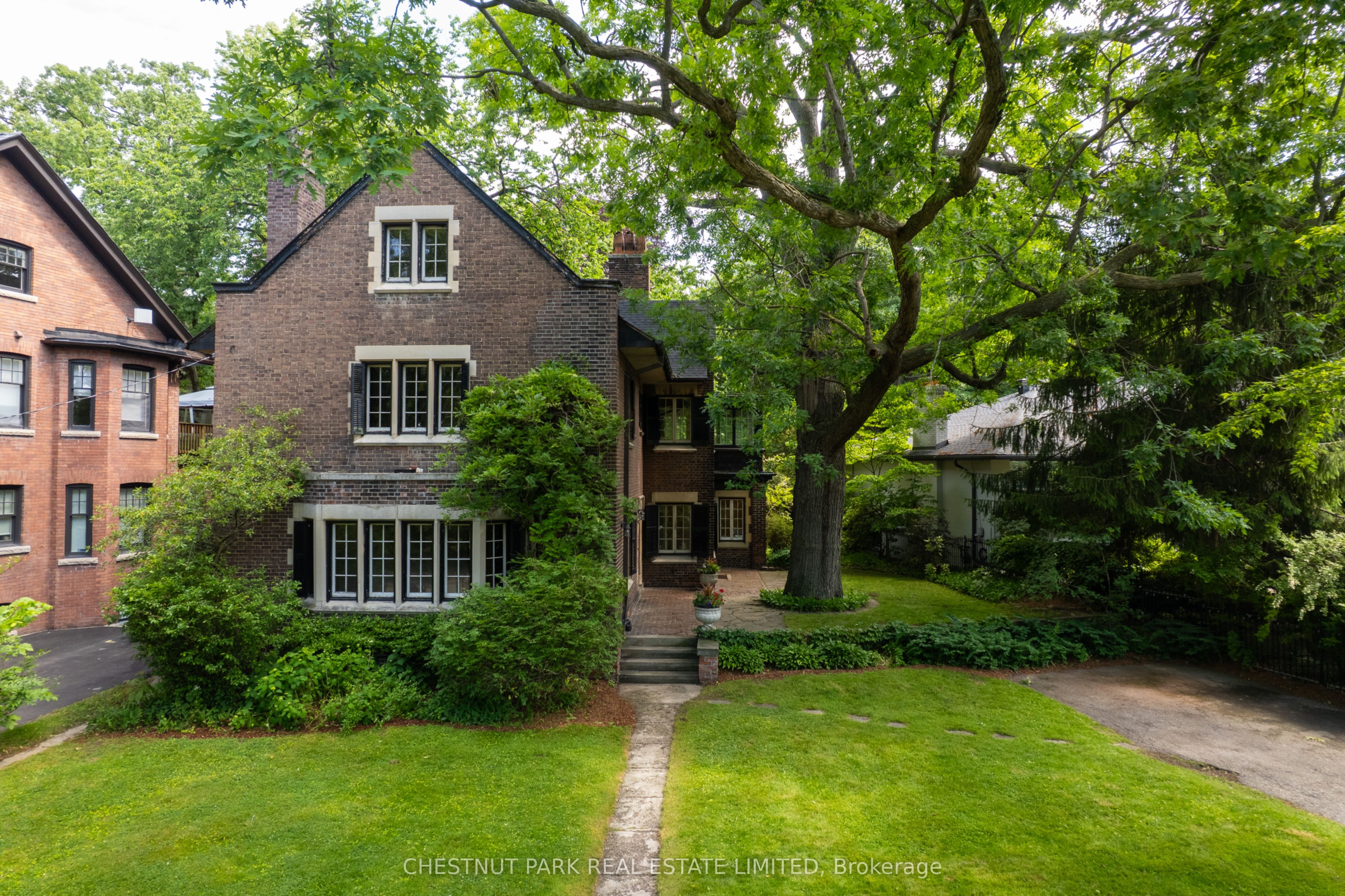 24 Castle Frank Crescent, Toronto, ON M4W 3A3 photo 2