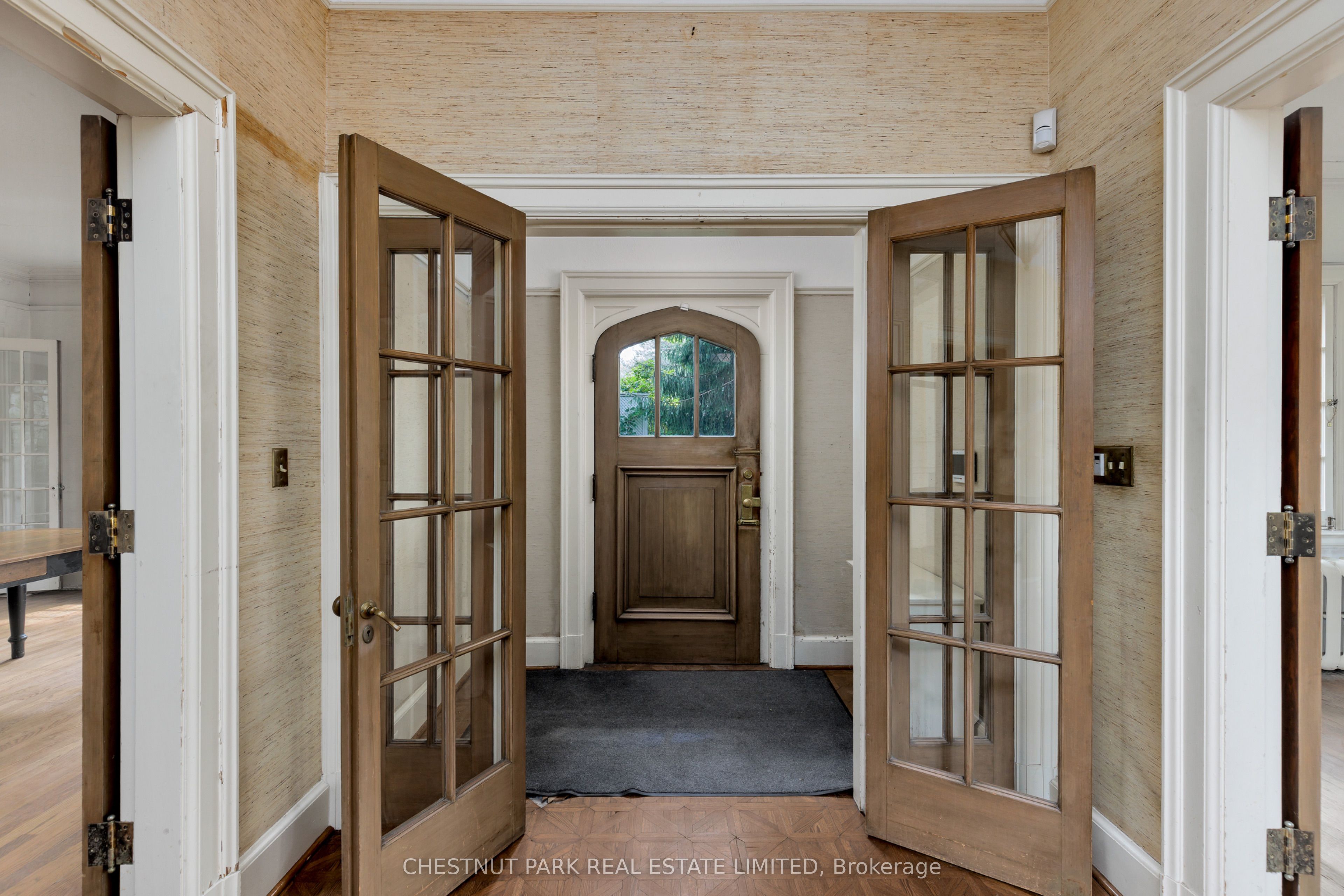 24 Castle Frank Crescent, Toronto, ON M4W 3A3 photo 3