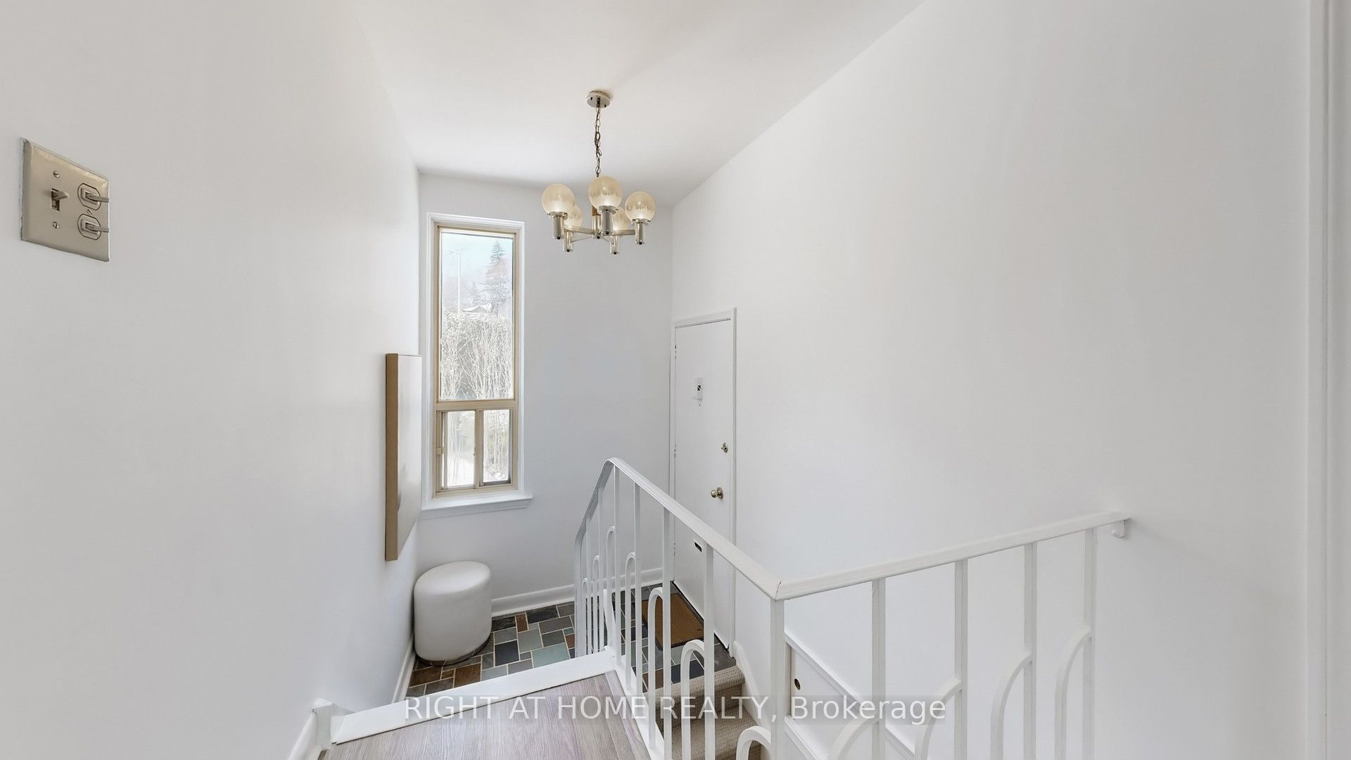 33 Sanderling Place, Toronto, ON M3C 2J2 photo 2