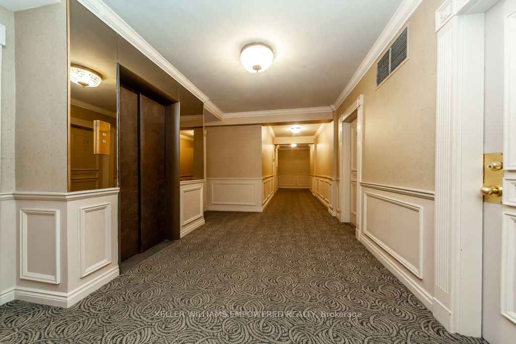 740 Eglinton Avenue W 205, Toronto, ON M5N 1C4 photo 4