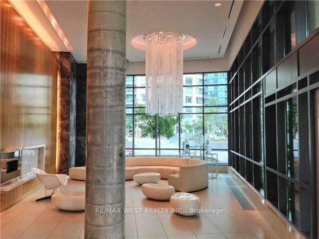 215 Fort York Boulevard 508, Toronto, ON M5V 4A2 photo 2