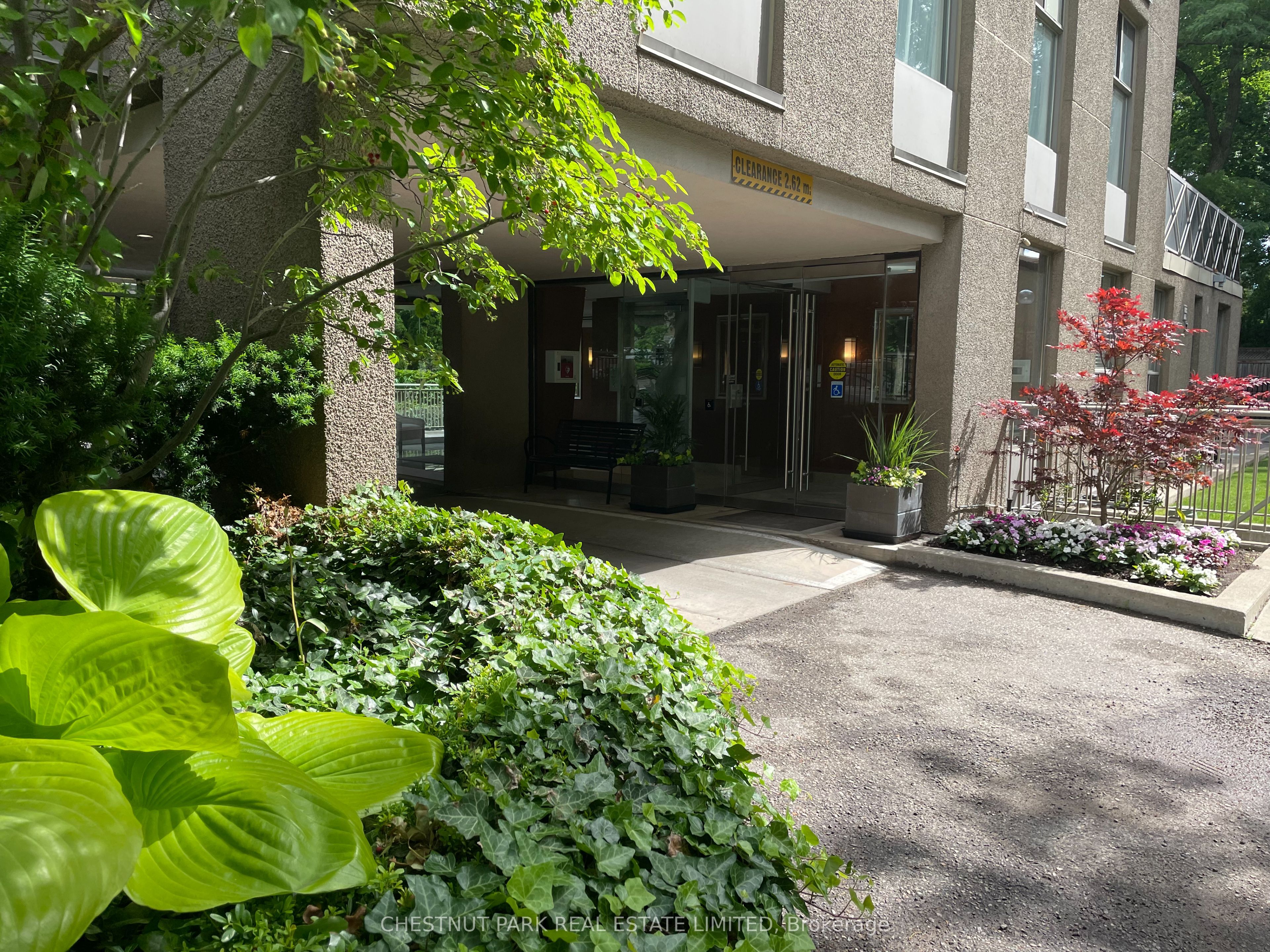423 Avenue Road 8, Toronto, ON M4V 2H7