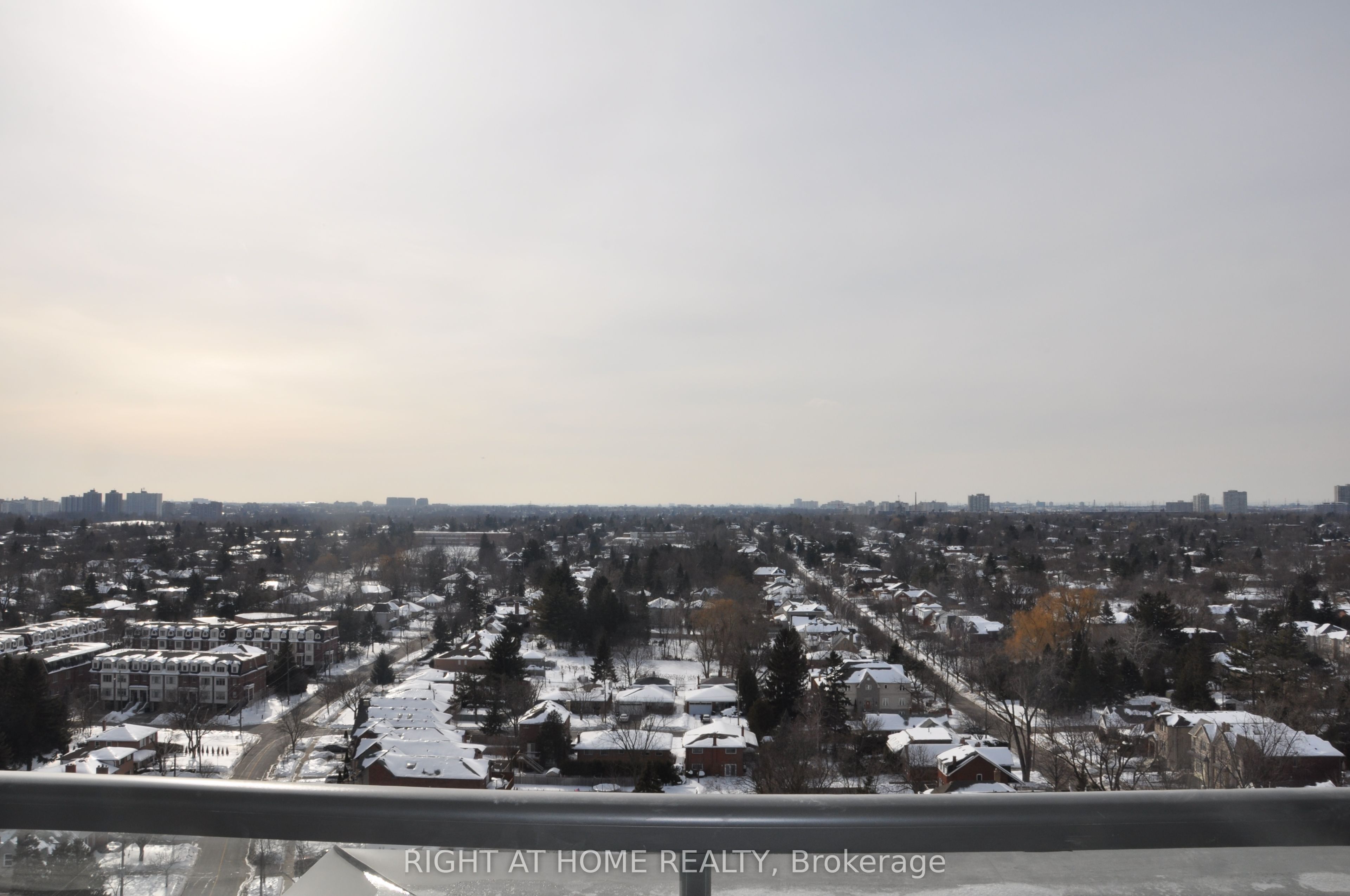68 Canterbury Place 1707, Toronto, ON M2N 0H8