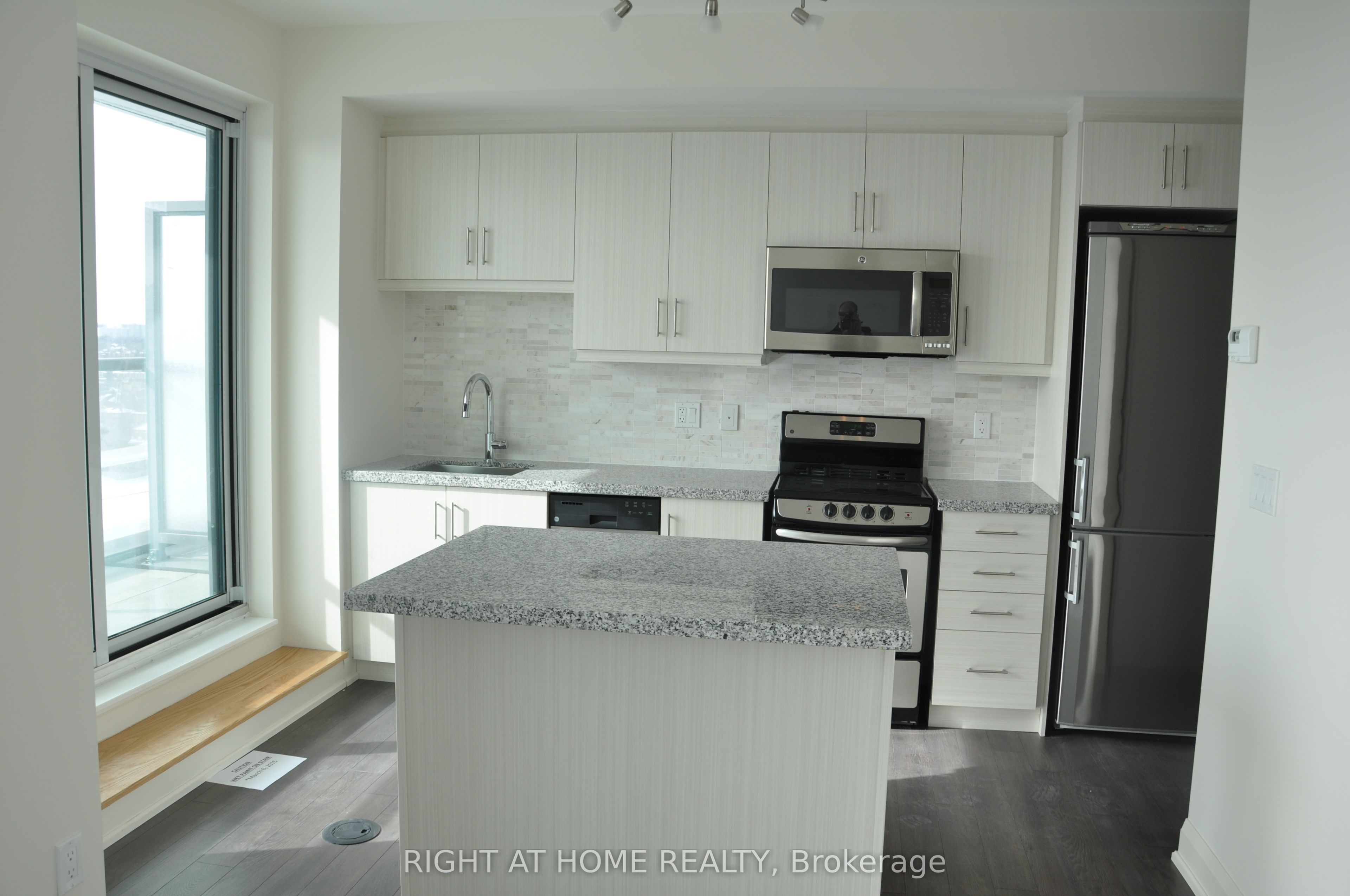 68 Canterbury Place 1707, Toronto, ON M2N 0H8 photo 4