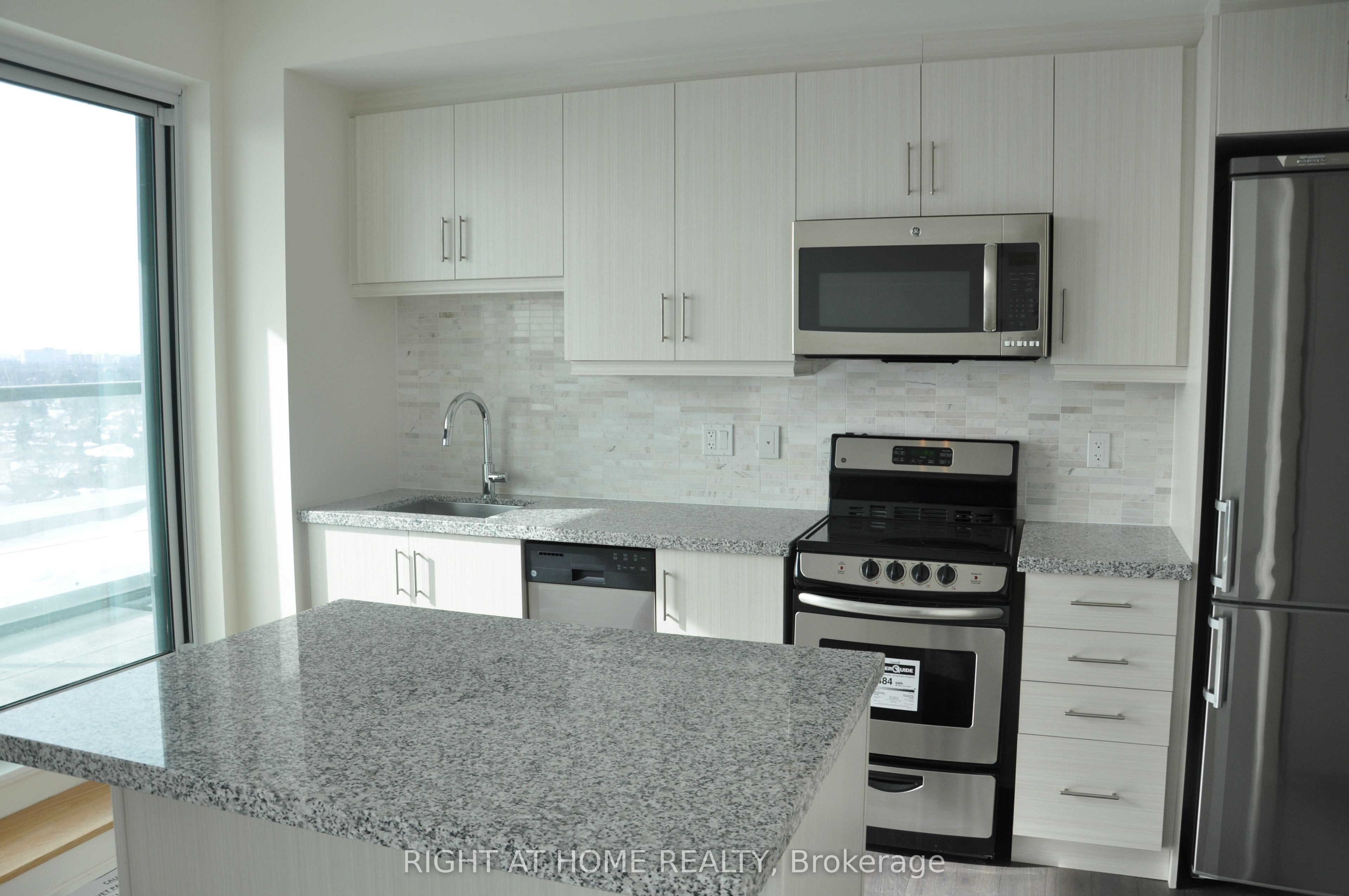 68 Canterbury Place 1707, Toronto, ON M2N 0H8 photo 5