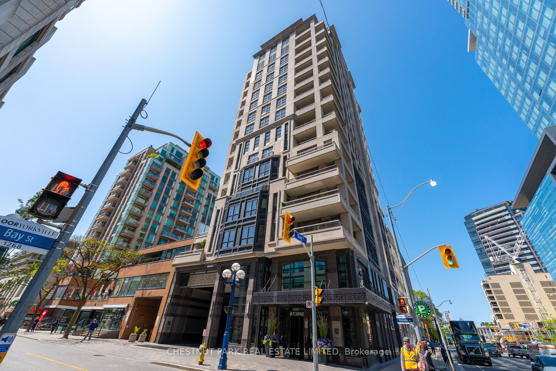 68 Yorkville Avenue 202, Toronto, ON M5R 3V7