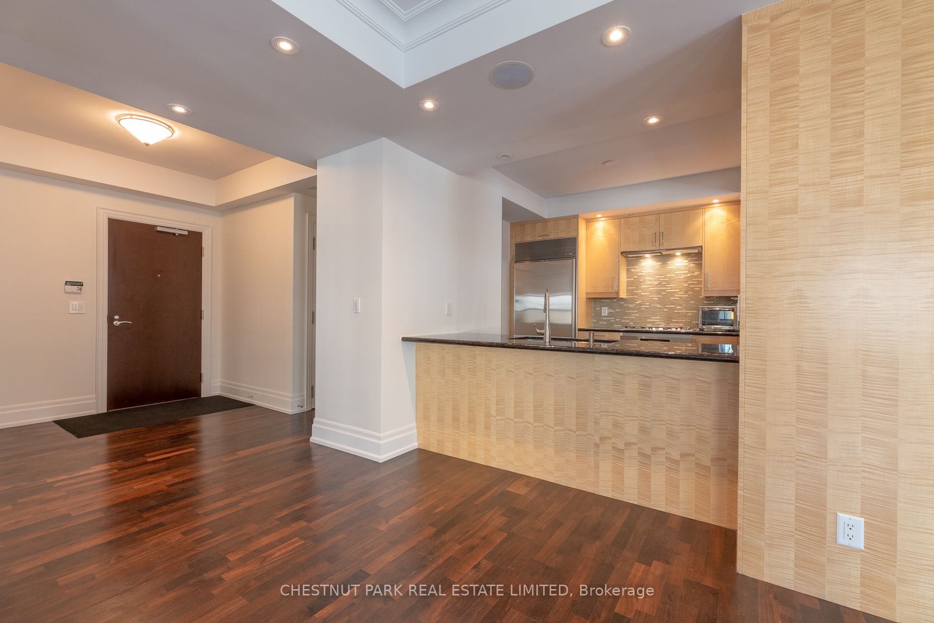 68 Yorkville Avenue 202, Toronto, ON M5R 3V7 photo 3