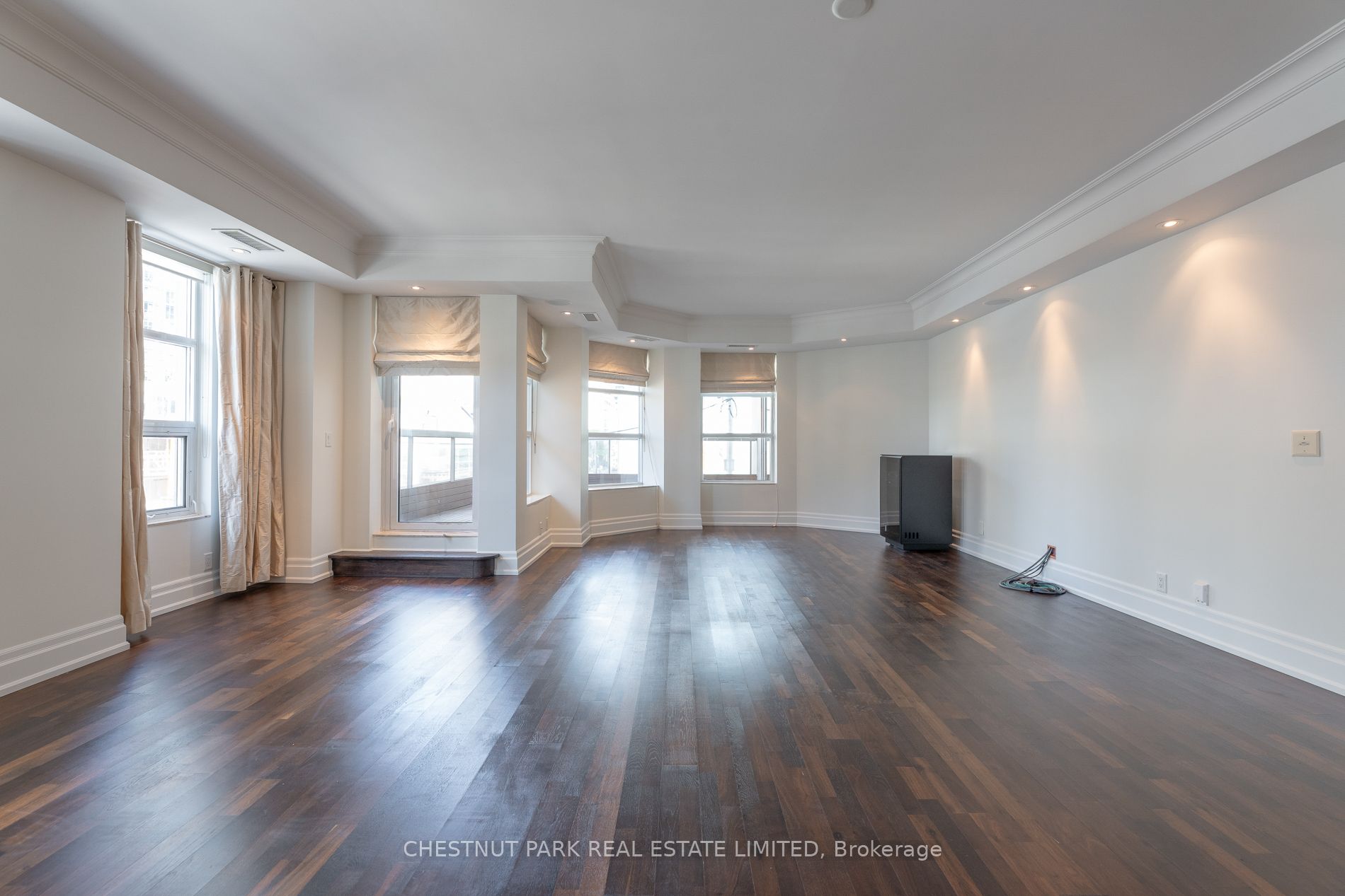 68 Yorkville Avenue 202, Toronto, ON M5R 3V7 photo 5