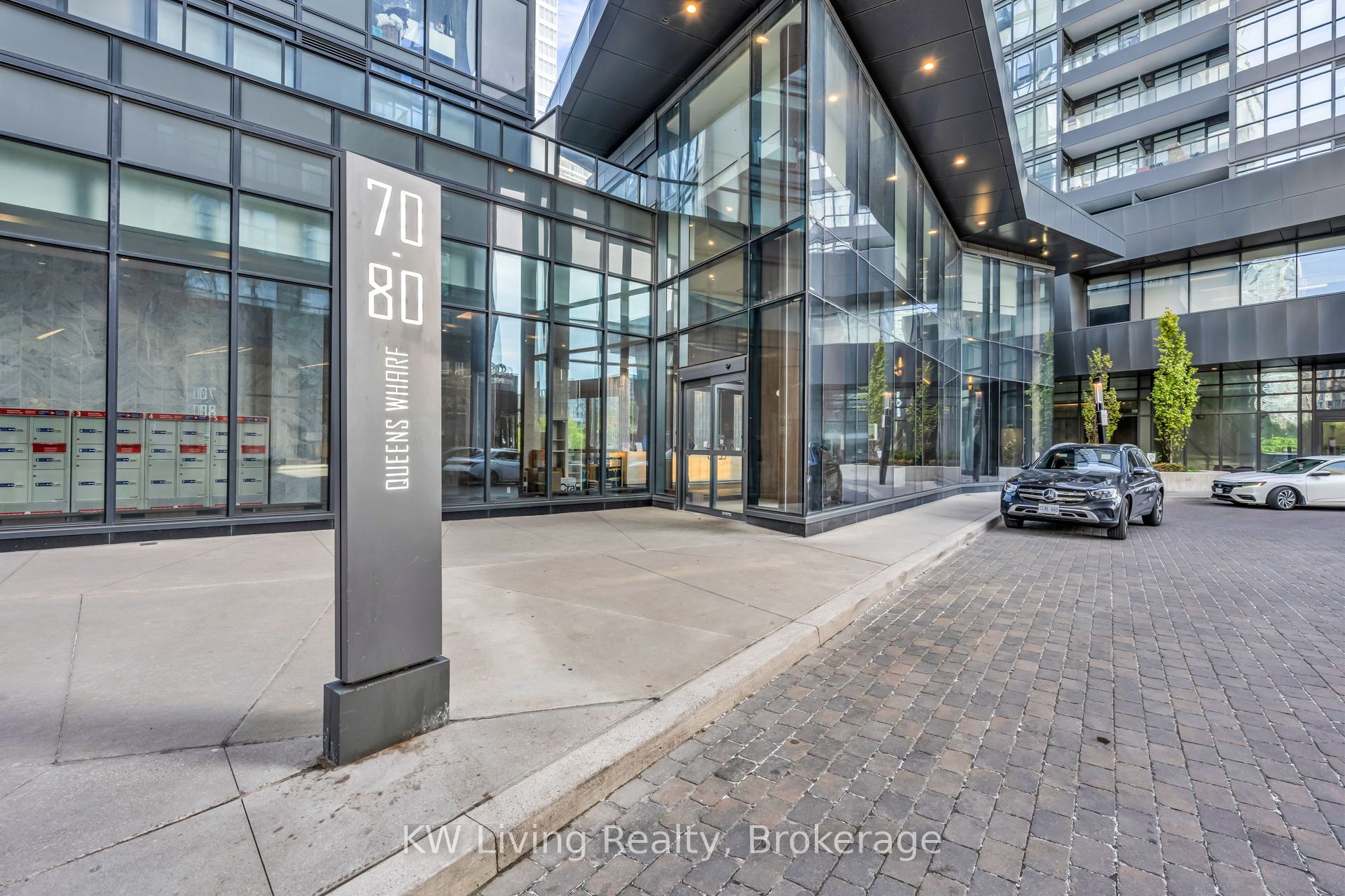 70 Queens Wharf Road 1601, Toronto, ON M5V 0J2 photo 3
