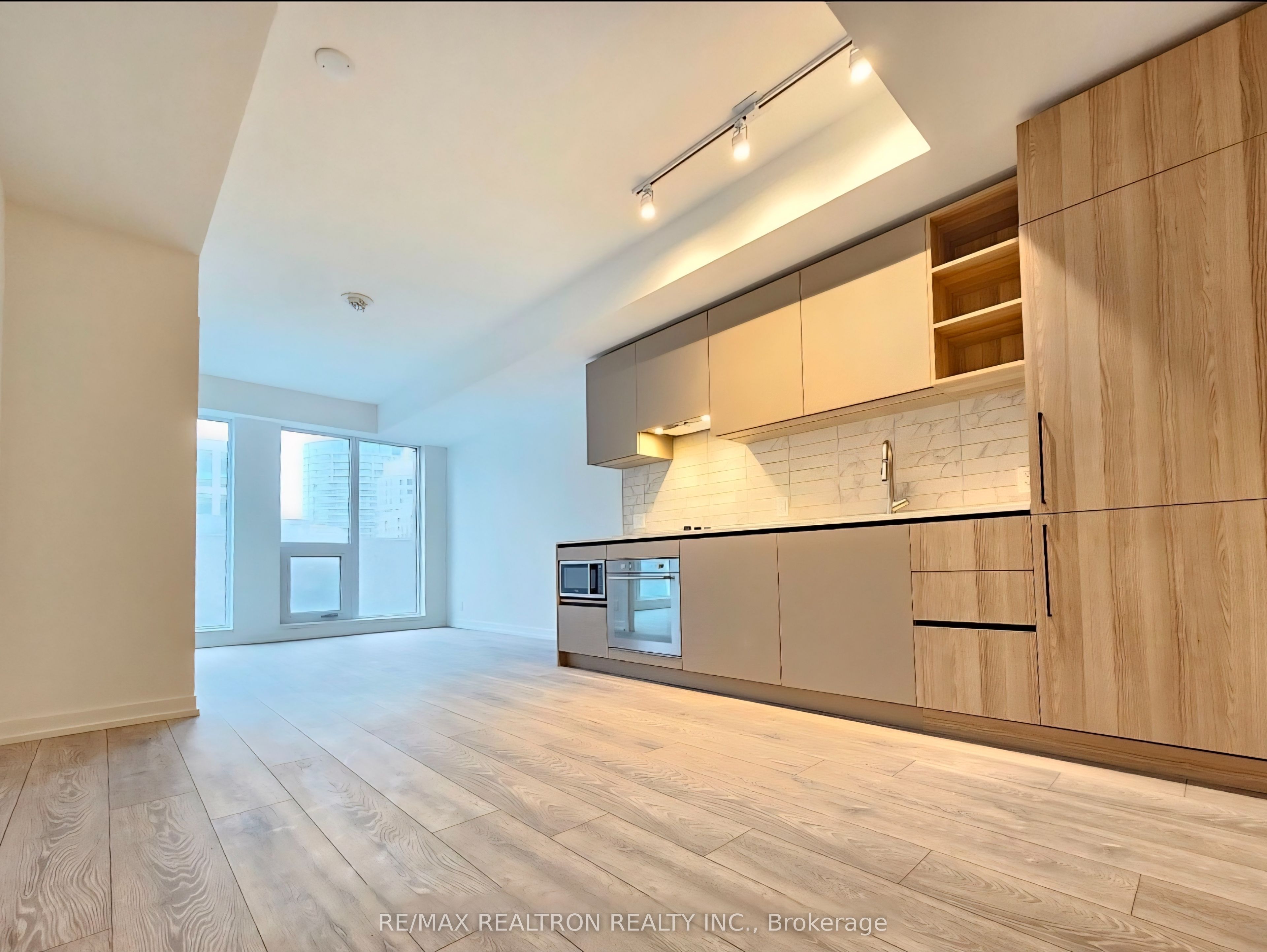 55 Mercer Street 1212, Toronto, ON M5V 3W2 photo 2