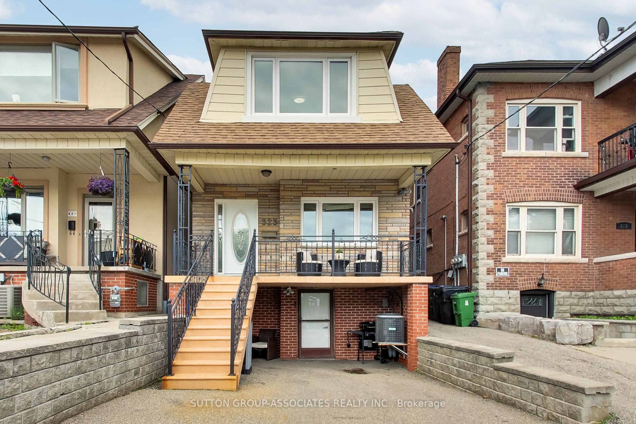 323 Lauder Avenue, Toronto, ON M6E 3H7 photo 2
