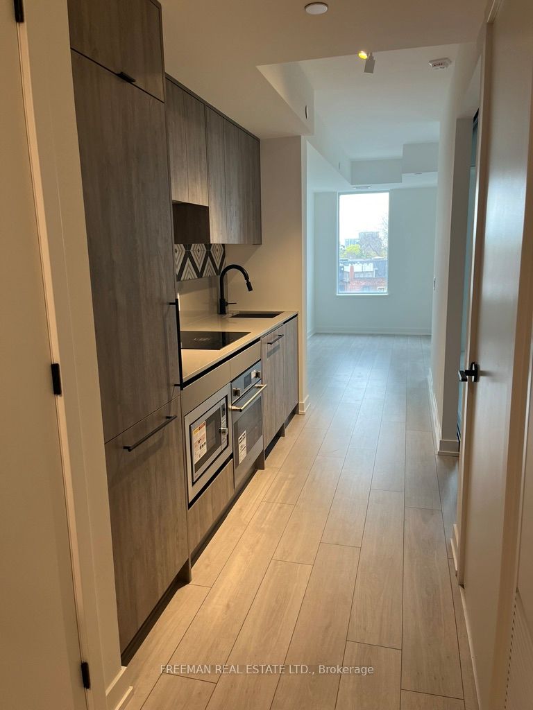 5 Lakeview Avenue 406, Toronto, ON M6J 0H3 photo 3