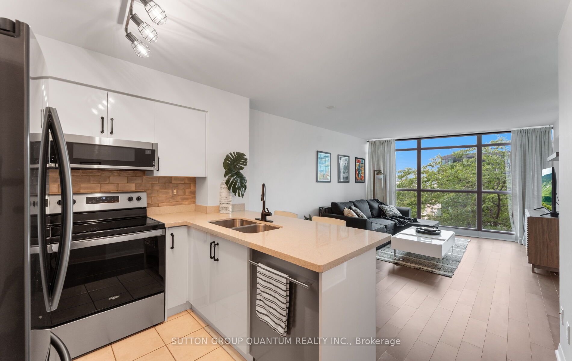 219 Fort York Boulevard 1110, Toronto, ON M5V 1B1 photo 3