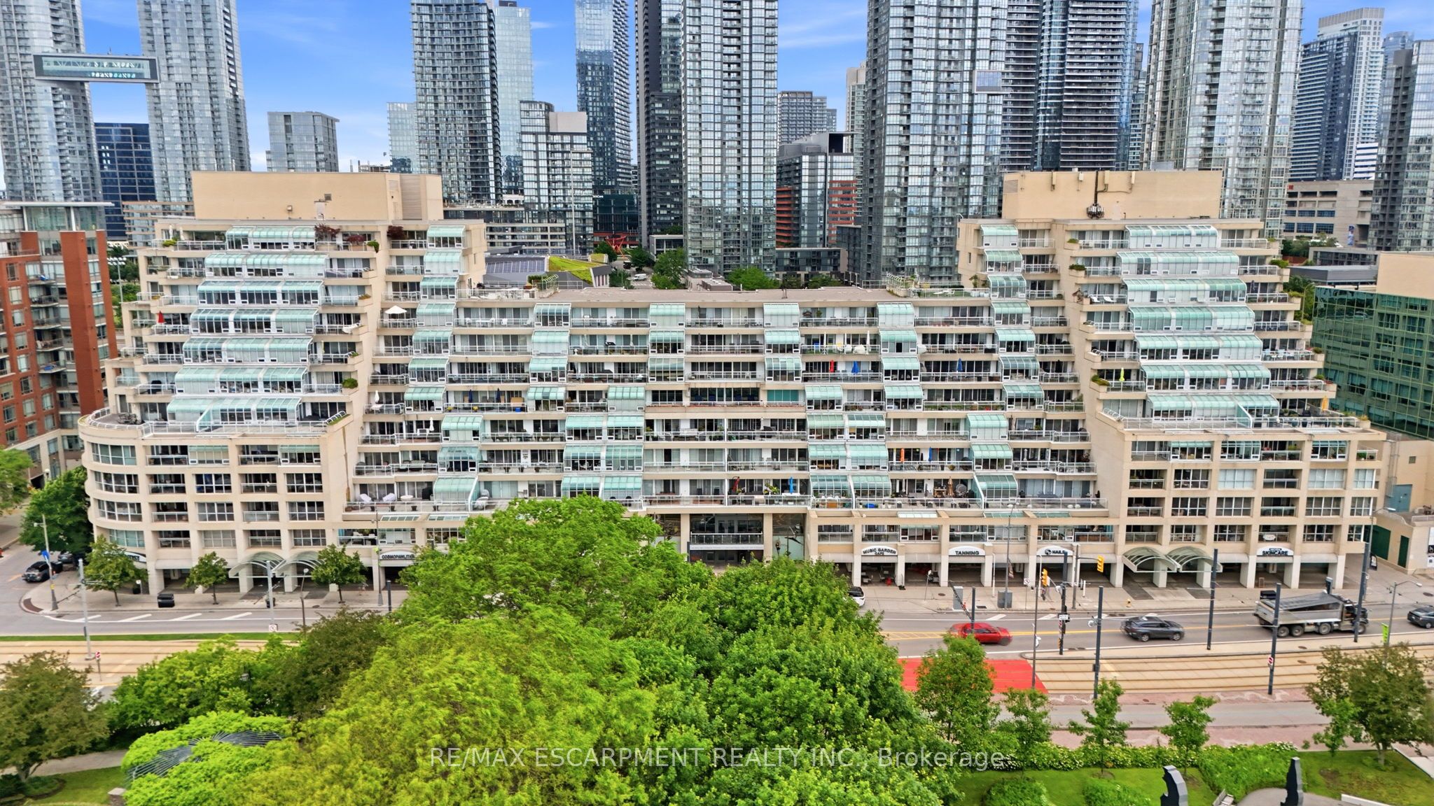 460 Queens Quay Way W 803E, Toronto, ON M5V 2Y5 photo 3