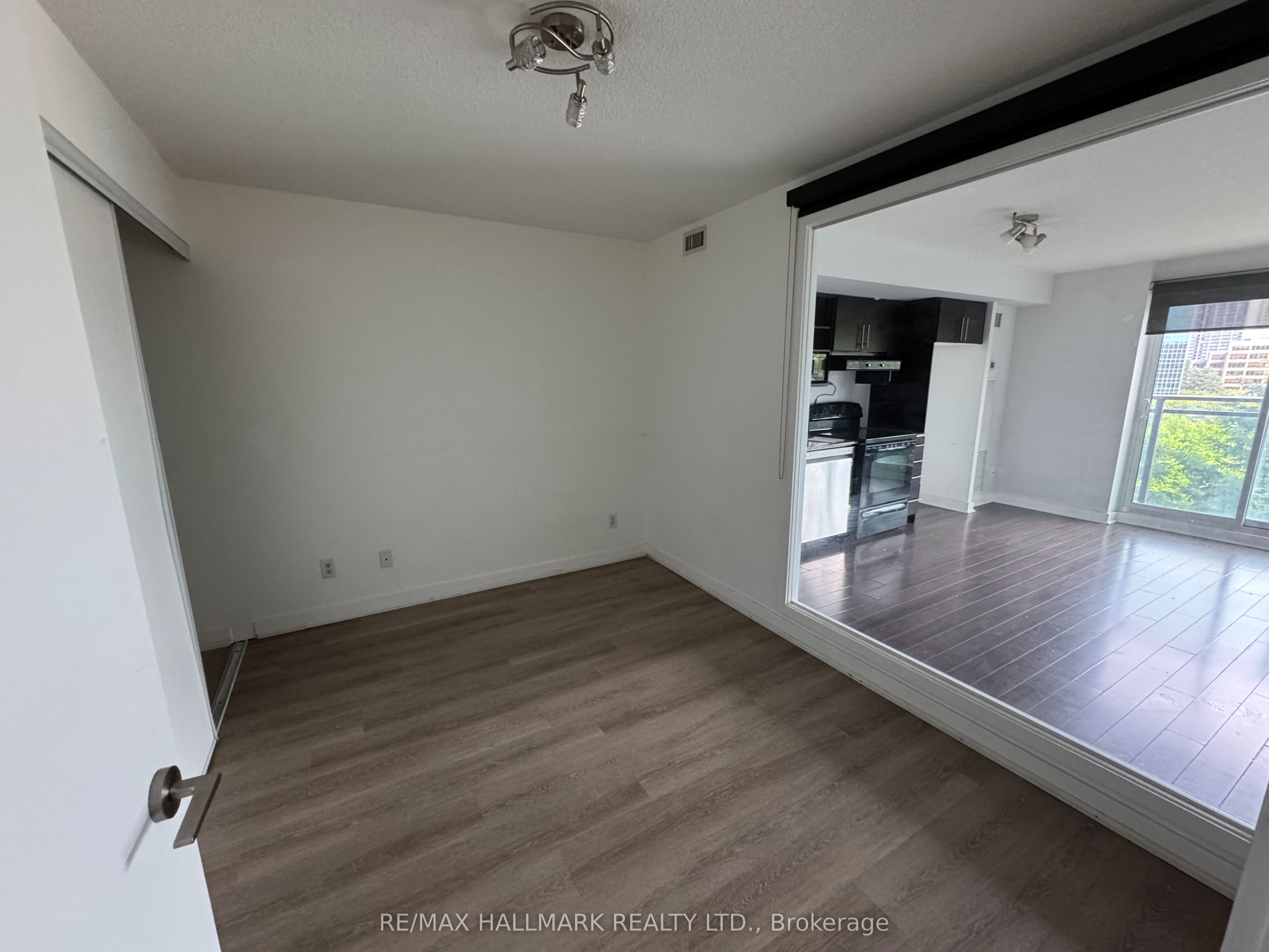 120 Dallimore Circle 417, Toronto, ON M3C 4J1 photo 3