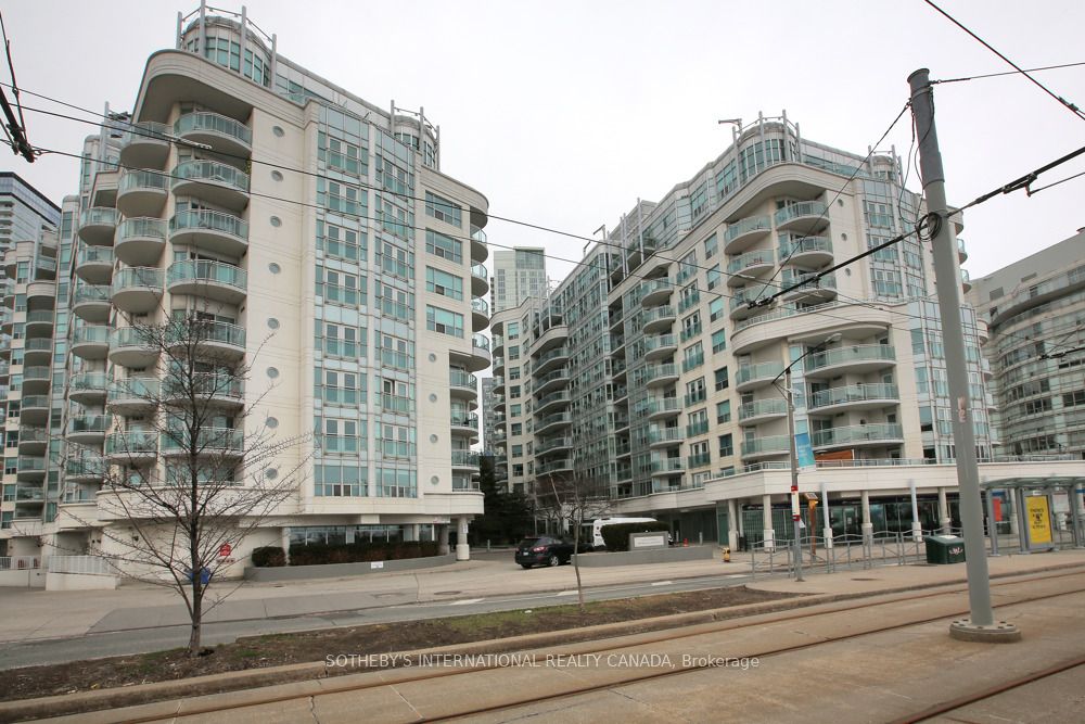 600 Queens Quay W SPH22, Toronto, ON M5V 3M3