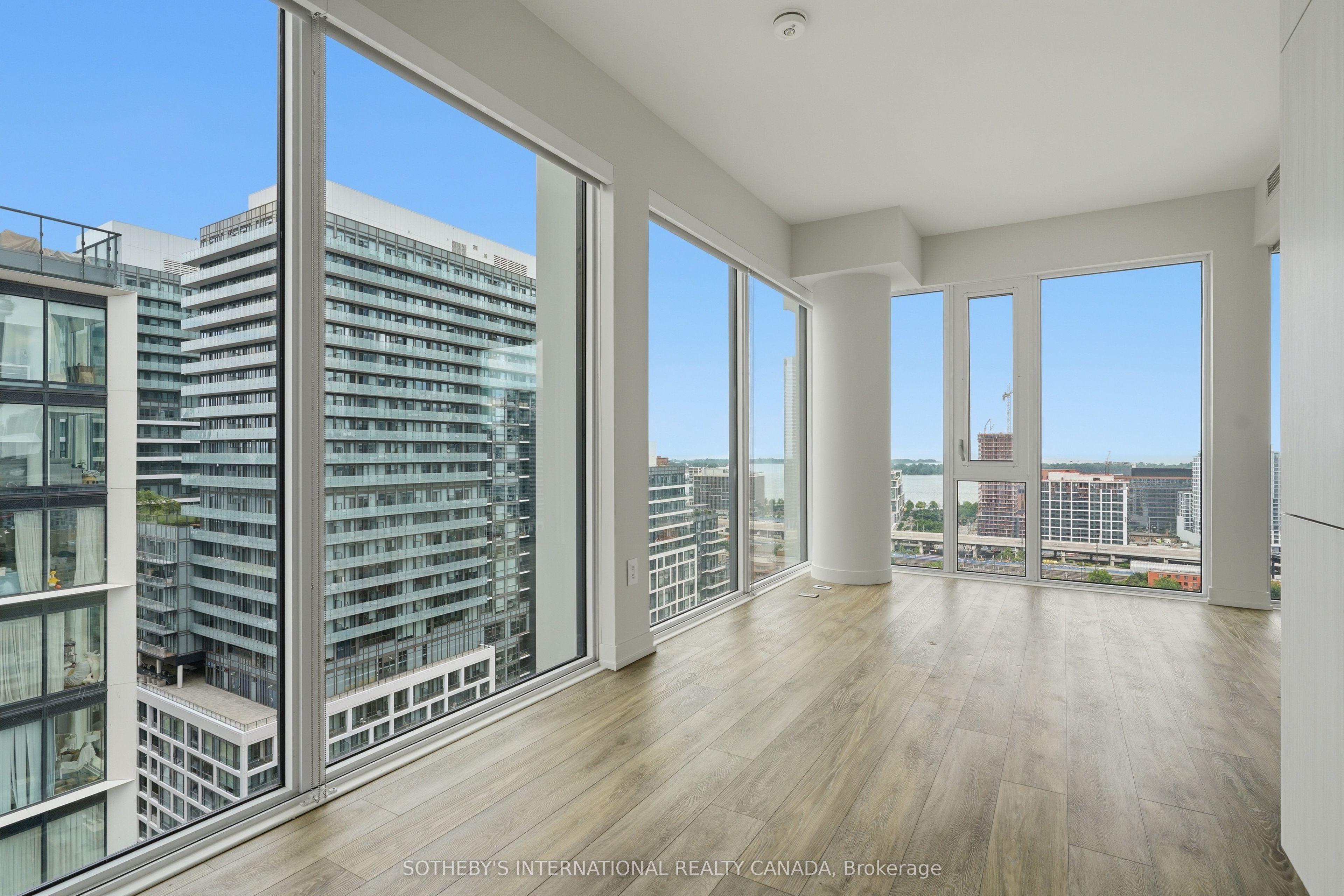 158 Front Street 2108, Toronto, ON M5A 0K9 photo 2