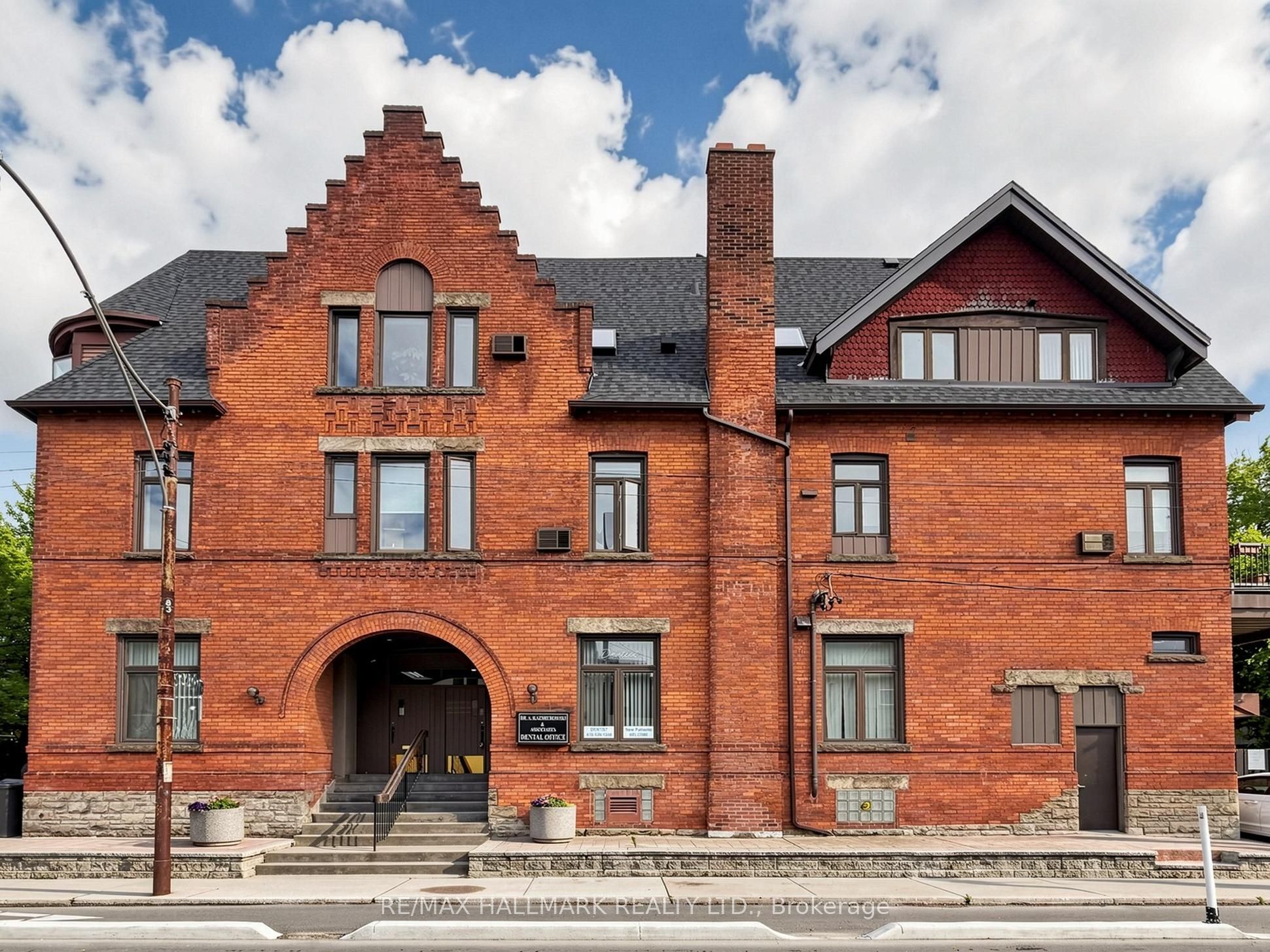 458 Markham Street, Toronto, ON M6G 2L2