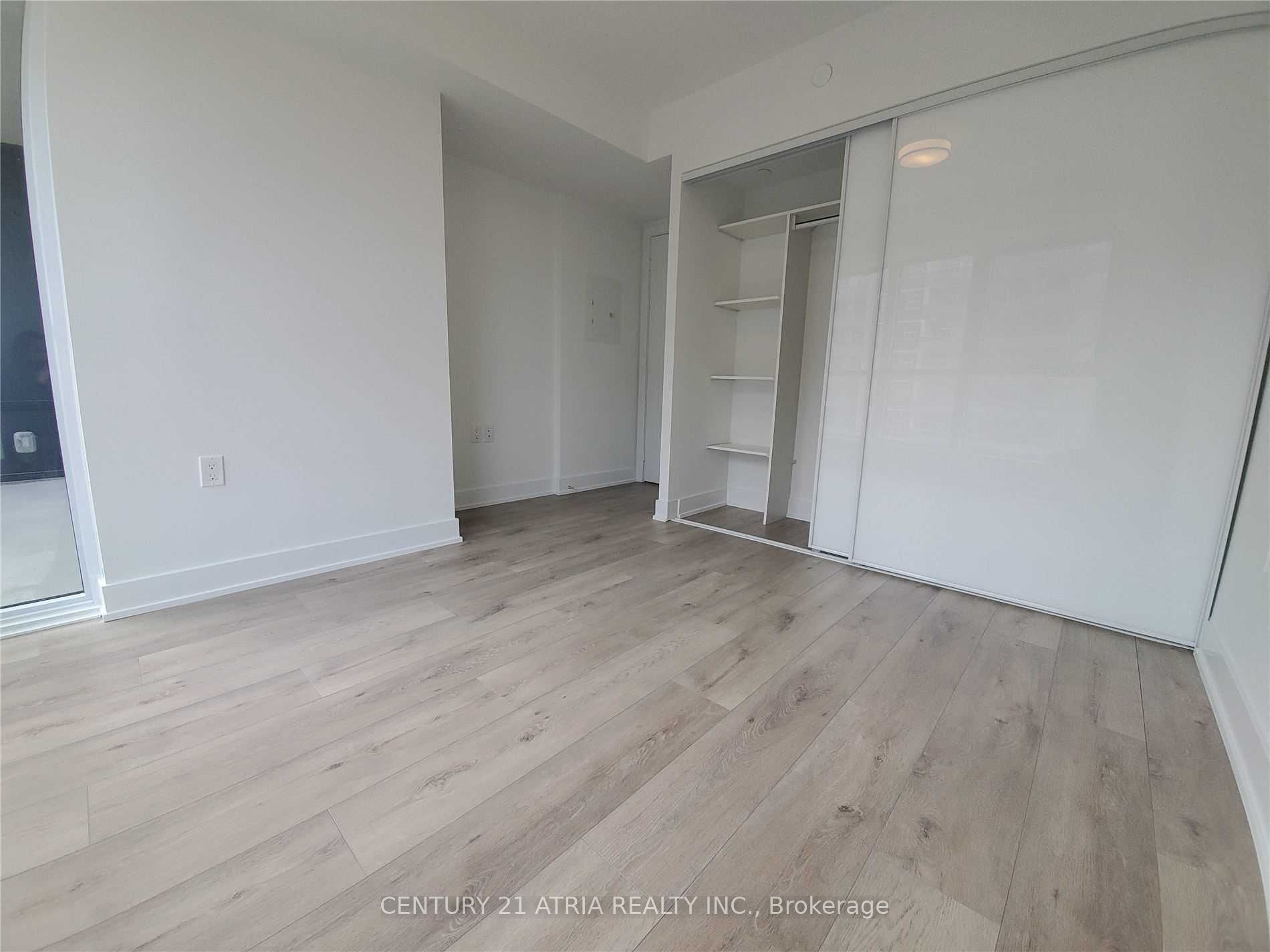 585 Bloor Street E 919, Toronto, ON M4W 0B3 photo 2