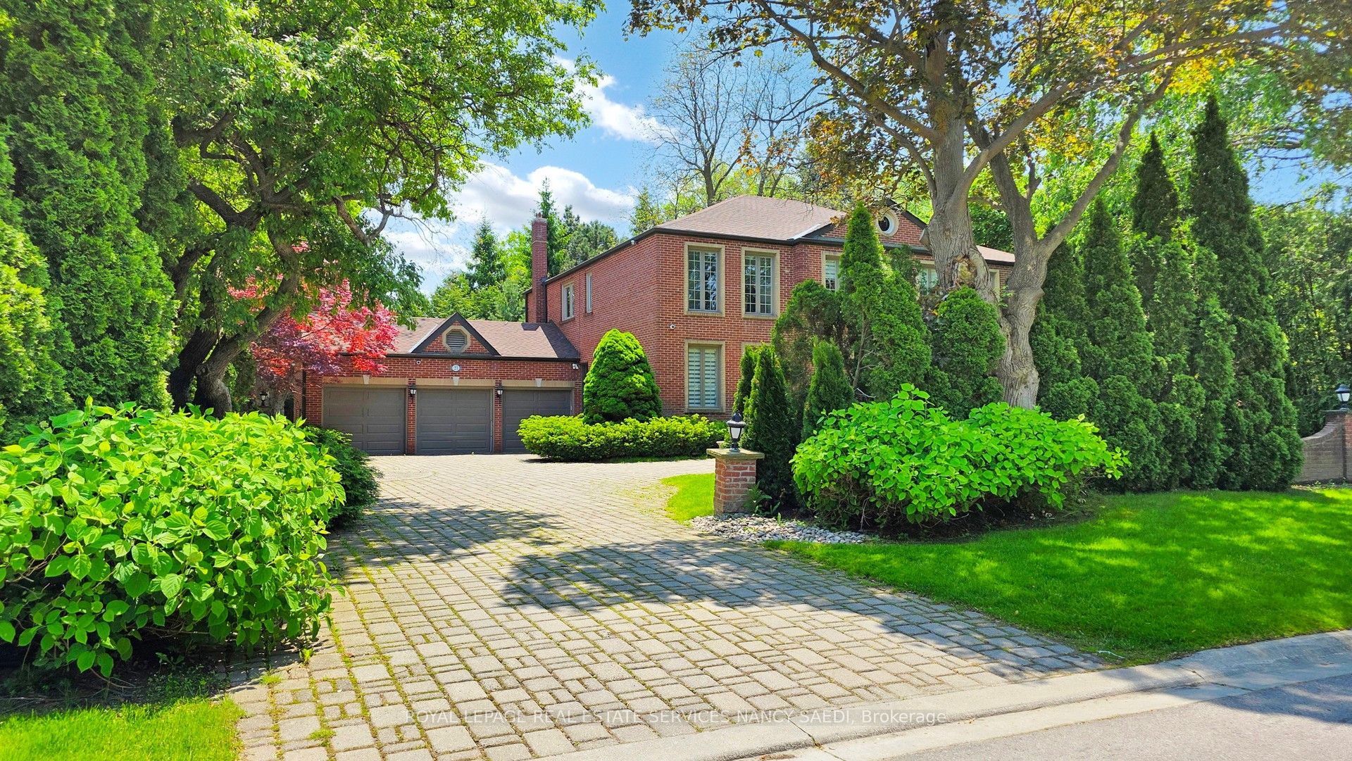 21 Forest Heights Boulevard, Toronto, ON M2L 1G4