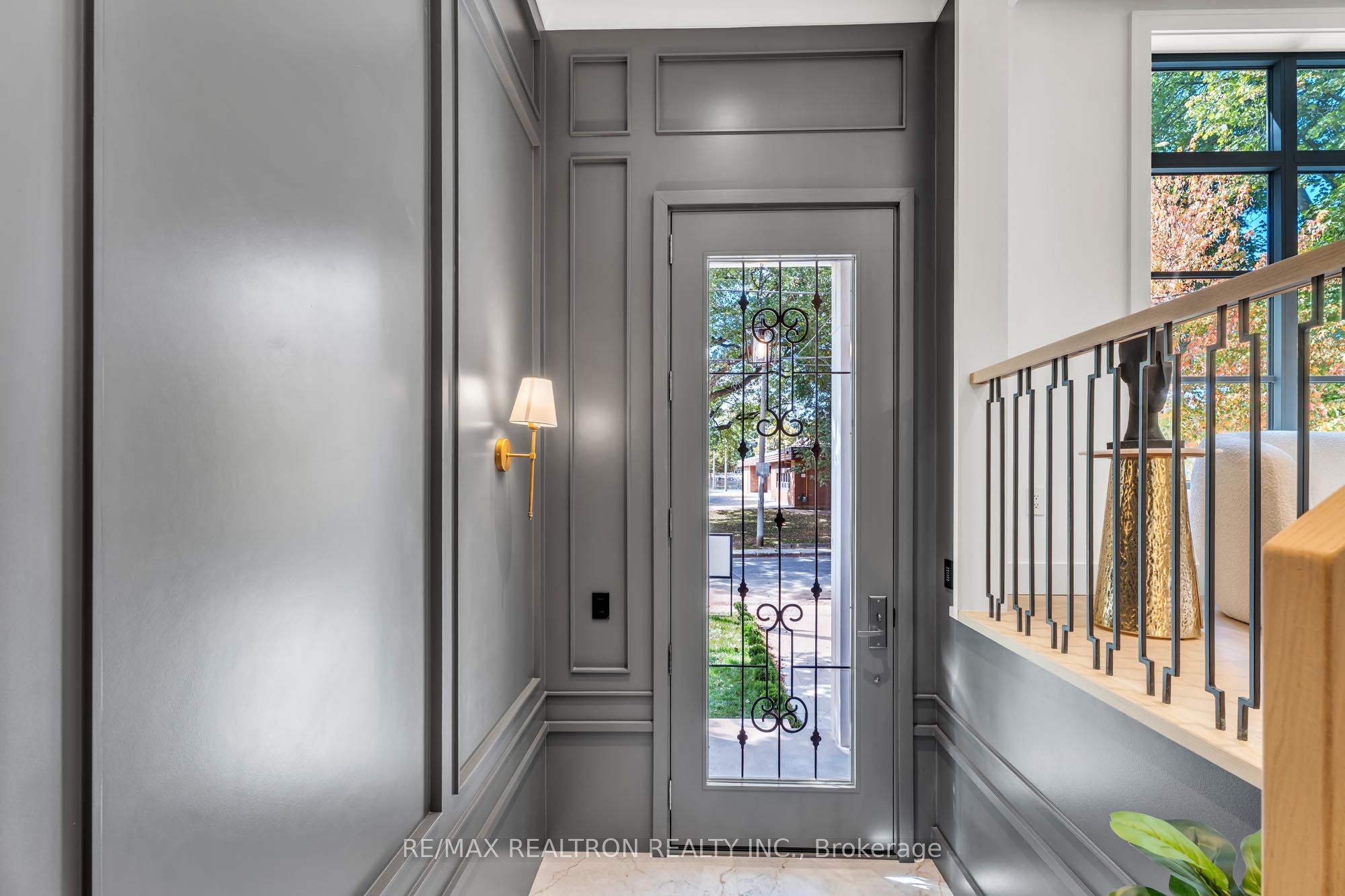 105 Rumsey Road, Toronto, ON M4G 1P1 photo 2
