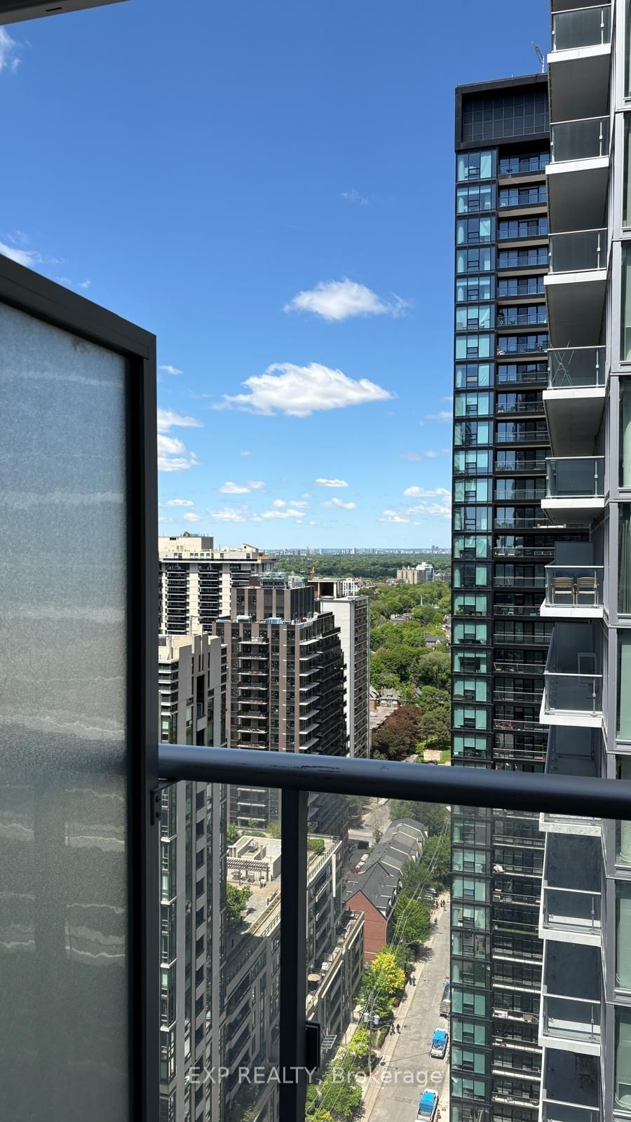 195 Redpath Avenue 2713, Toronto, ON M4P 0E4 photo 3