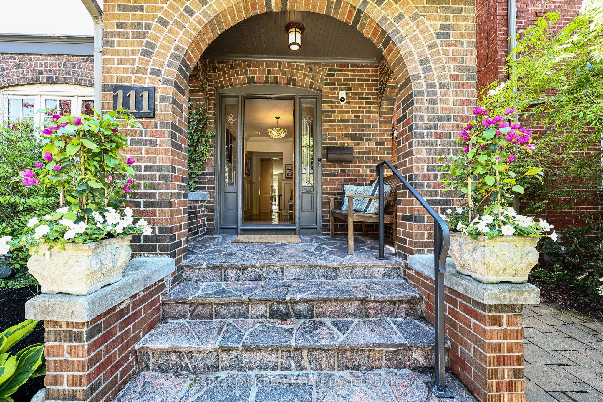 111 Glenview Avenue, Toronto, ON M4R 1R1 photo 3