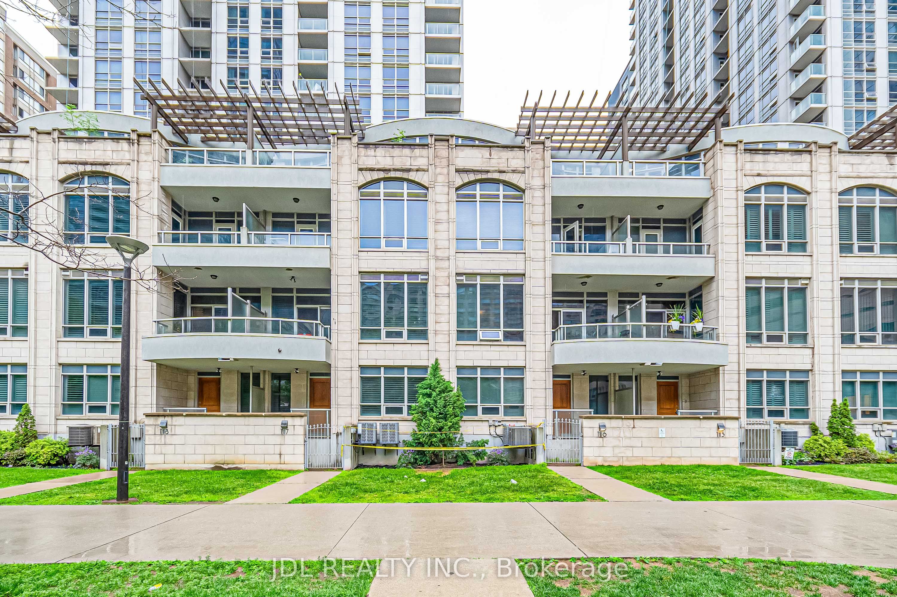 761 Bay Street TH07, Toronto, ON M5G 2R2