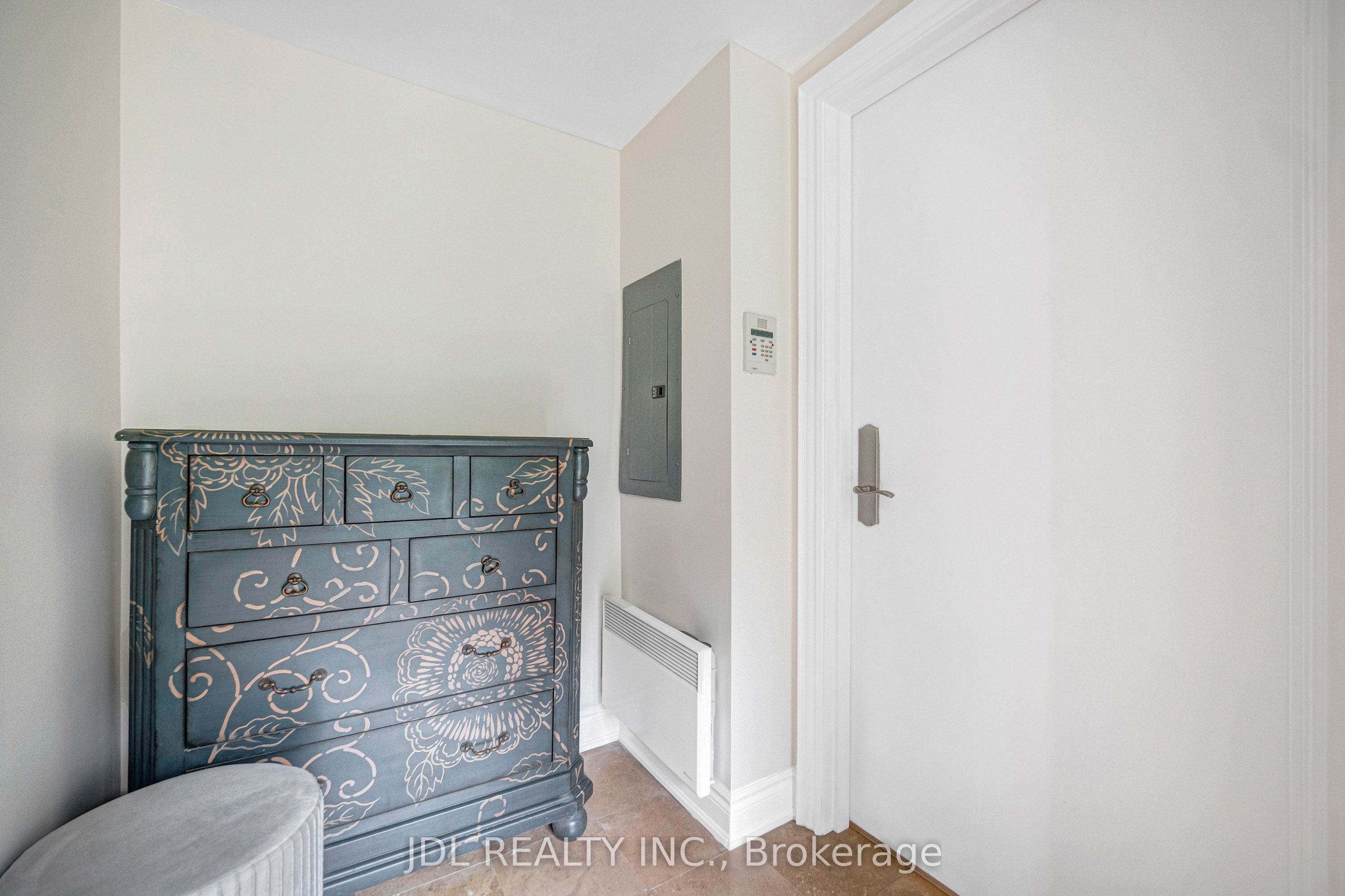 761 Bay Street TH07, Toronto, ON M5G 2R2 photo 3
