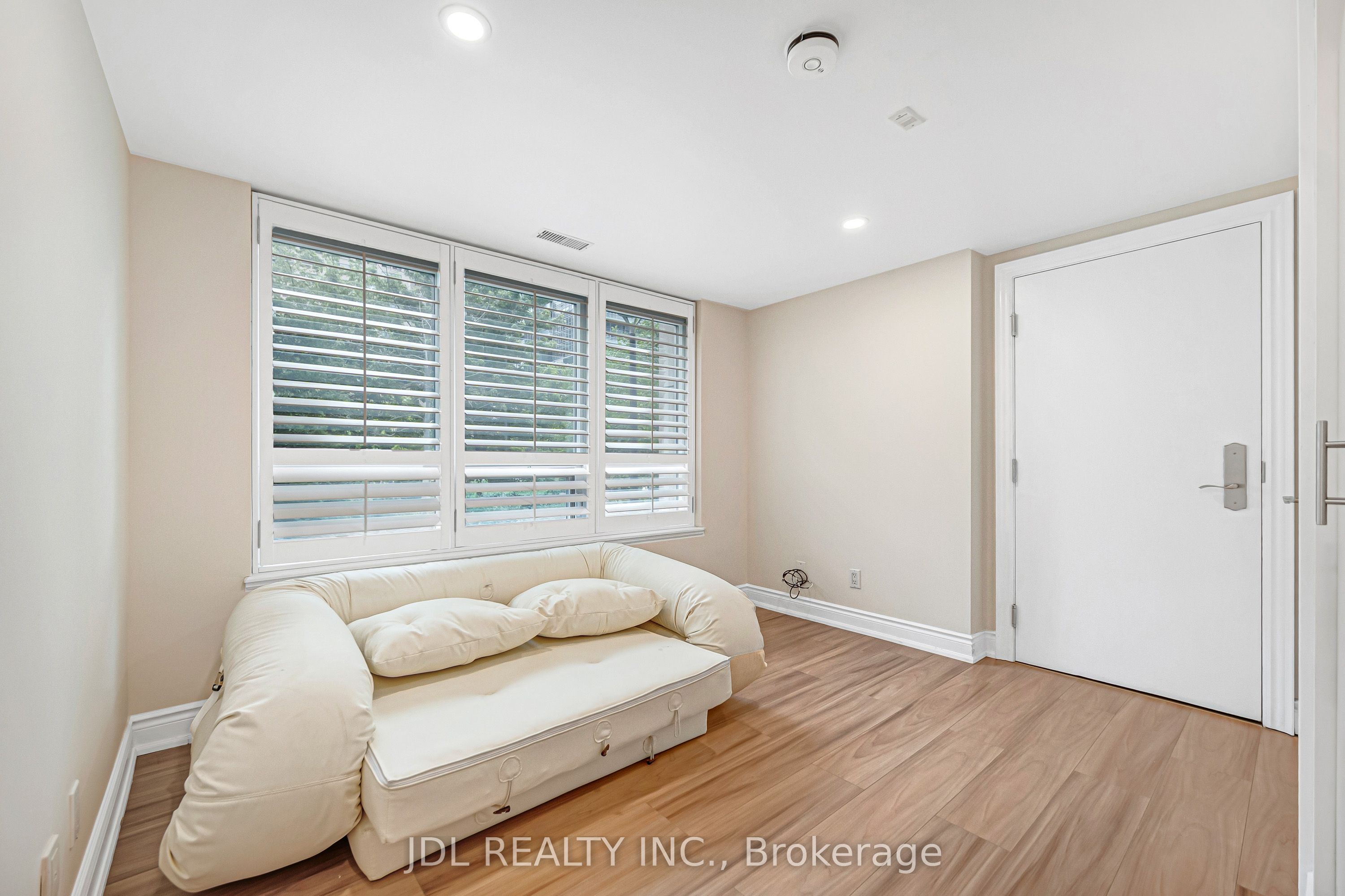 761 Bay Street TH07, Toronto, ON M5G 2R2 photo 4