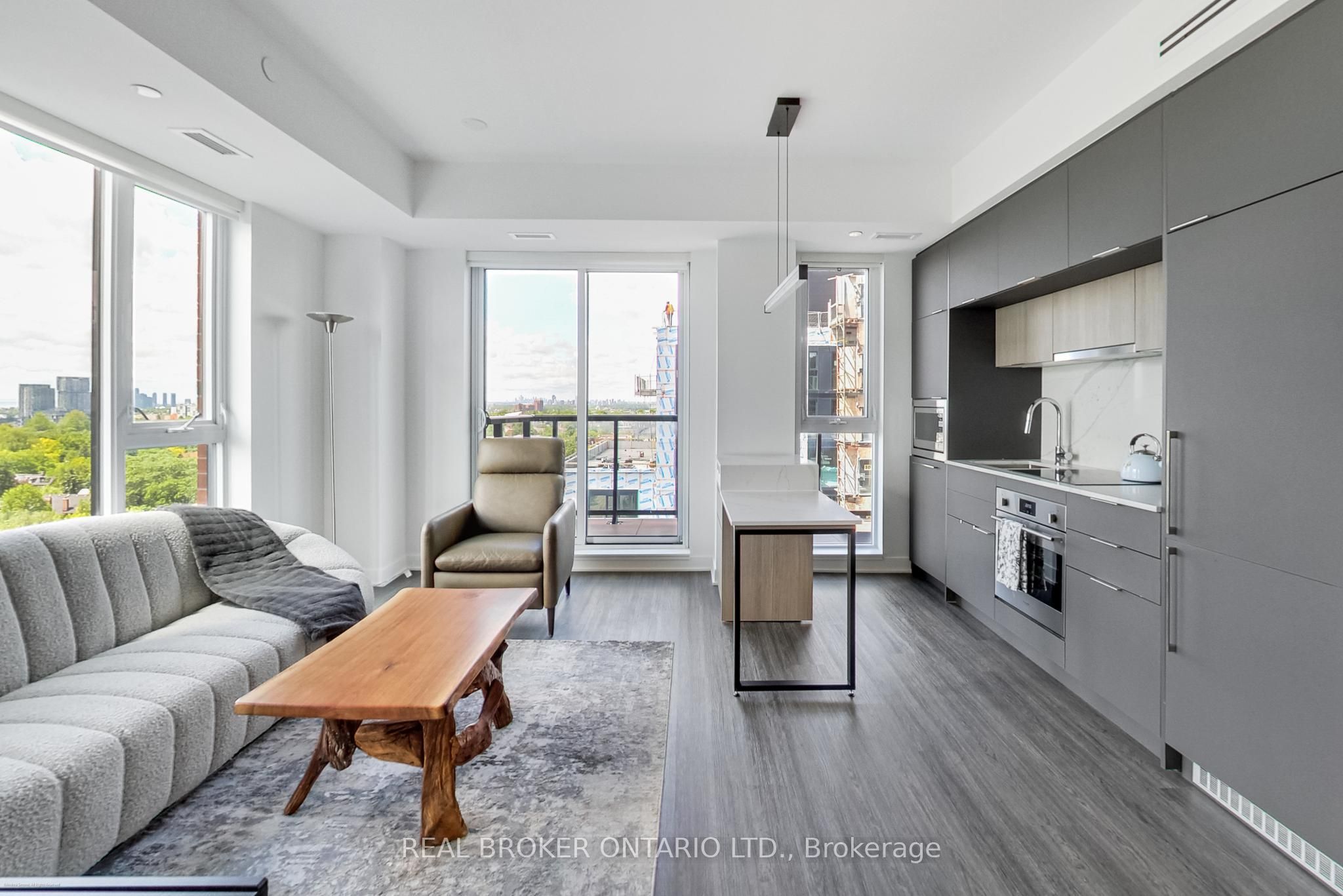 185 Alberta Avenue 1207, Toronto, ON M6C 0A5 photo 2
