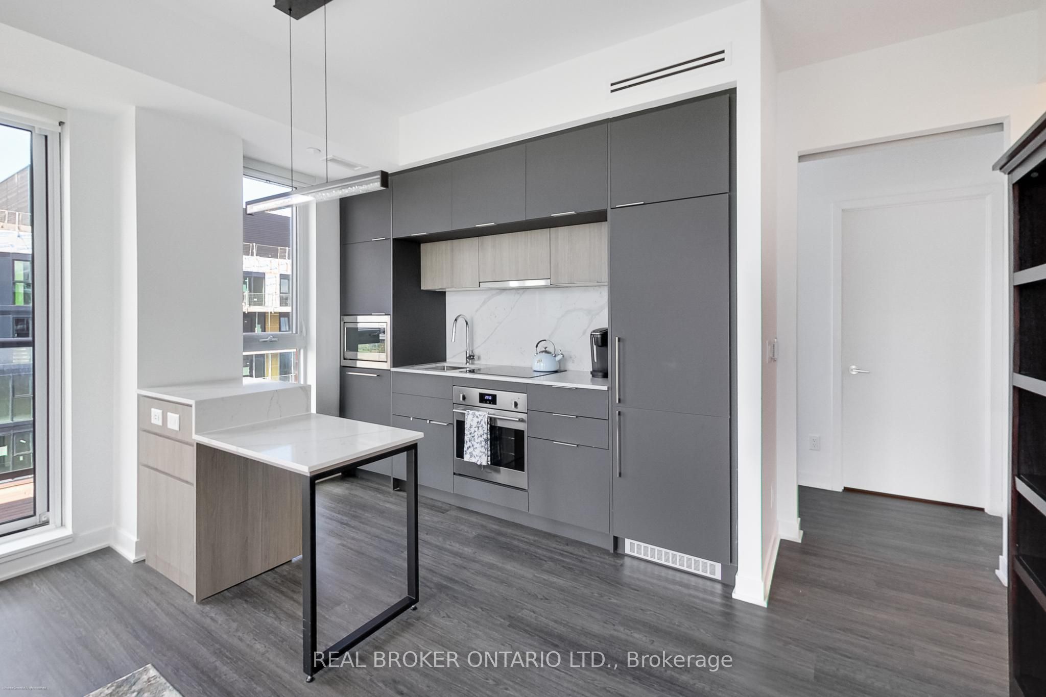 185 Alberta Avenue 1207, Toronto, ON M6C 0A5 photo 4