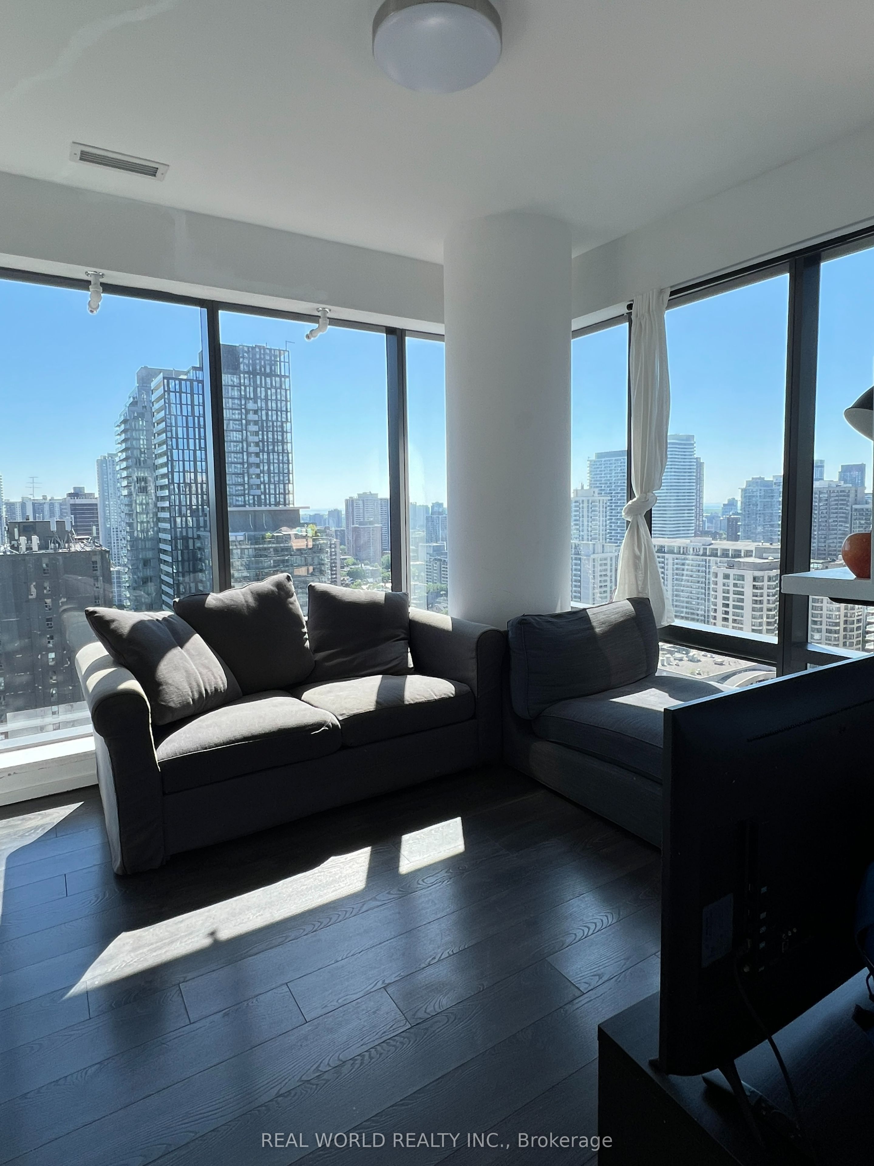 5 St Joseph Street 2202, Toronto, ON M4Y 0B6 photo 2