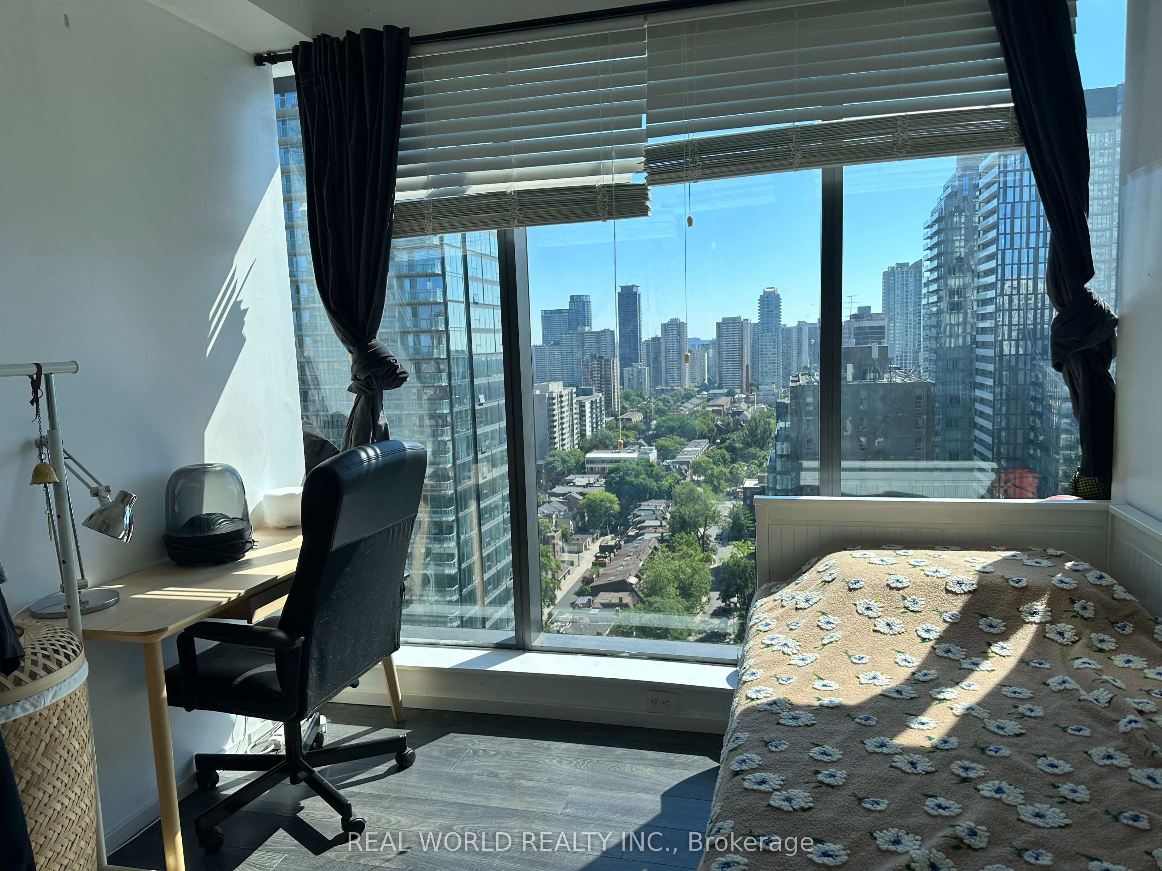 5 St Joseph Street 2202, Toronto, ON M4Y 0B6 photo 3