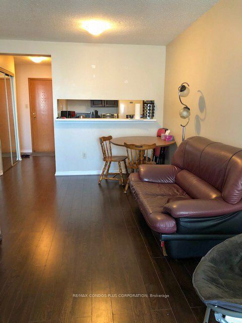 44 St Joseph Street 1215, Toronto, ON M4Y 2W4 photo 3