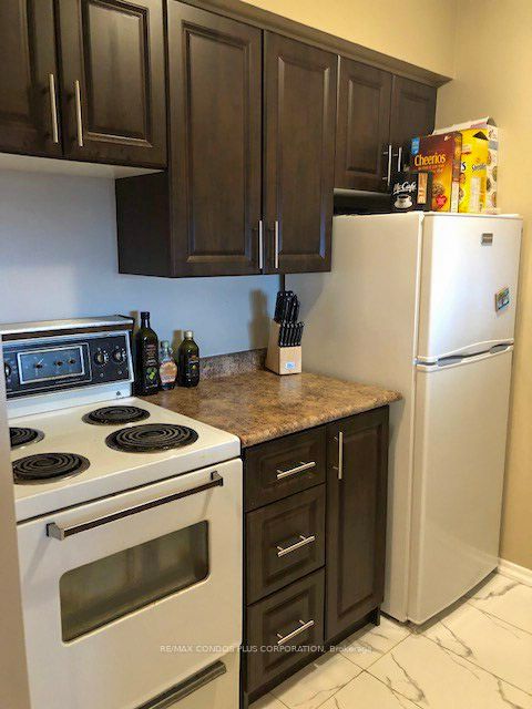 44 St Joseph Street 1215, Toronto, ON M4Y 2W4 photo 4