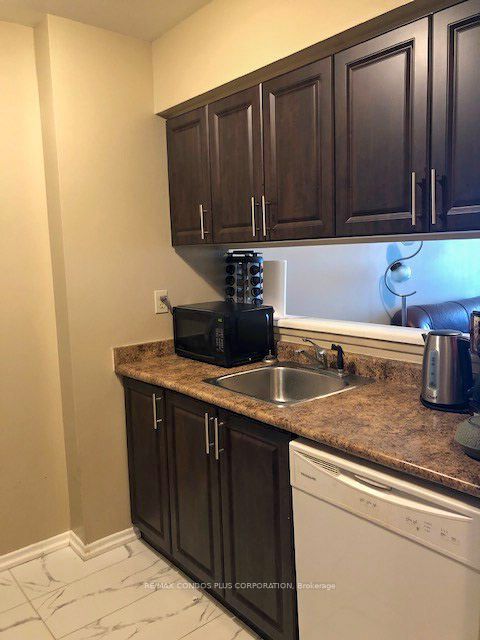 44 St Joseph Street 1215, Toronto, ON M4Y 2W4 photo 5