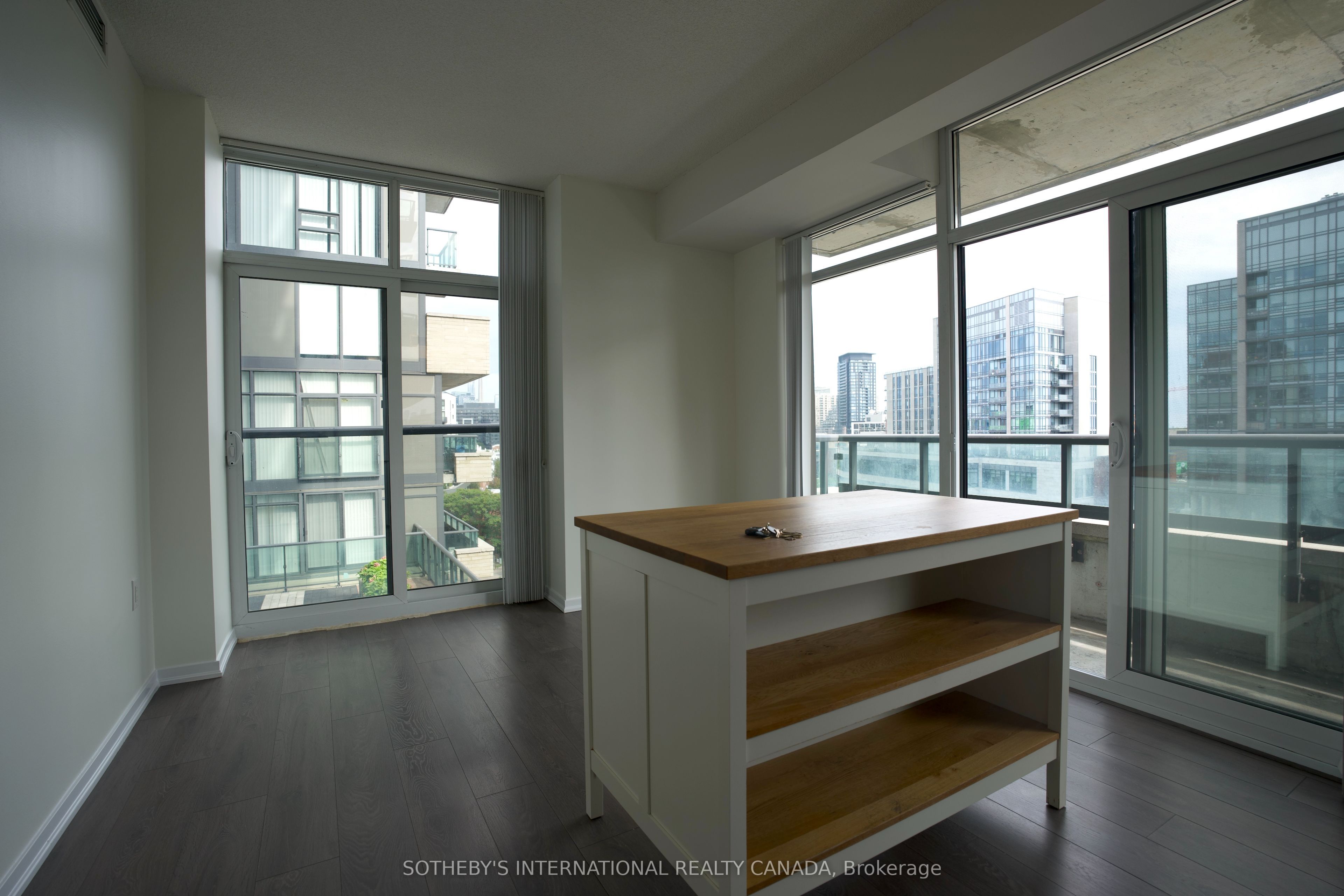 36 Lisgar Street 815, Toronto, ON M6J 0C7 photo 5