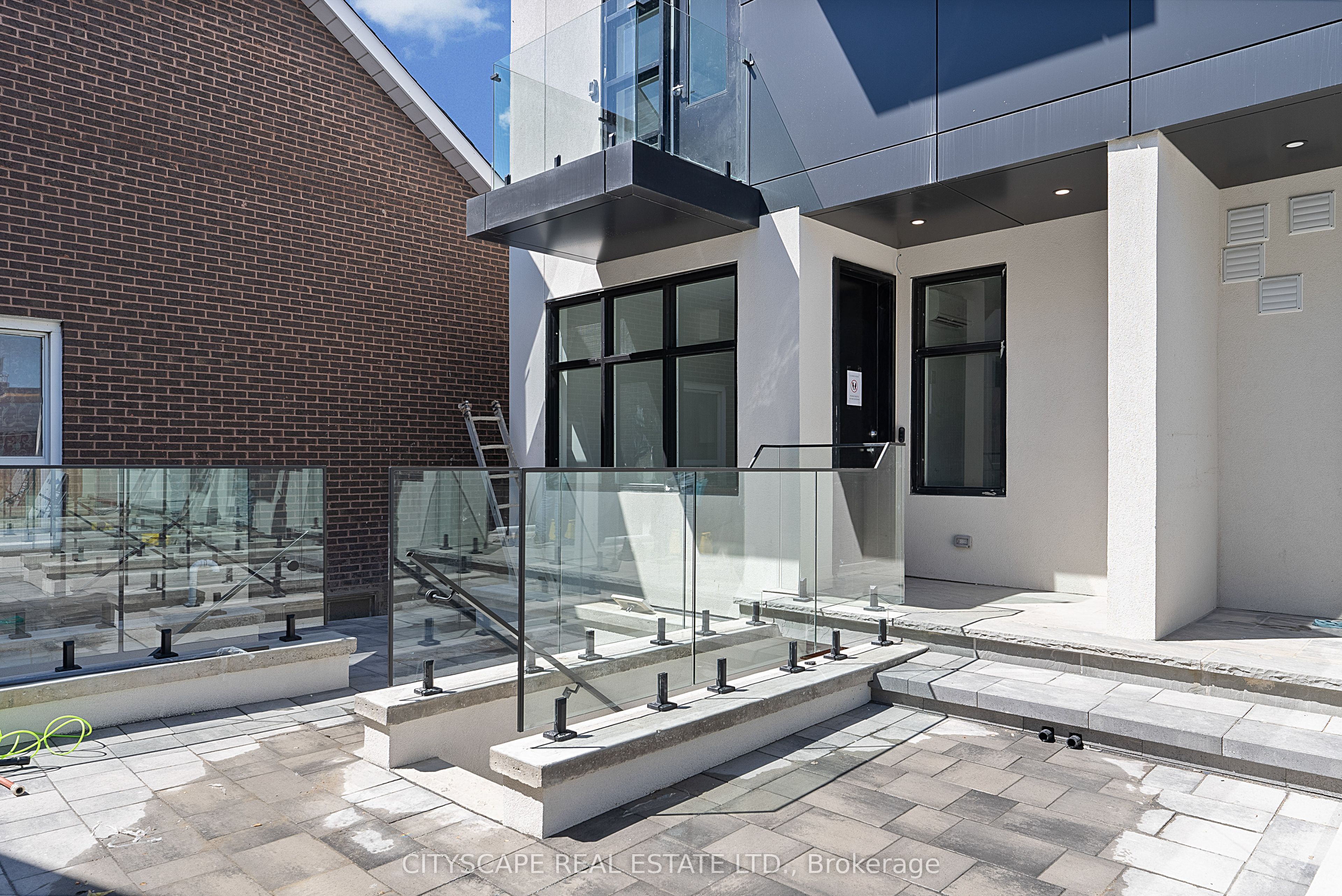 587 Oakwood Avenue 1, Toronto, ON M6E 2X8