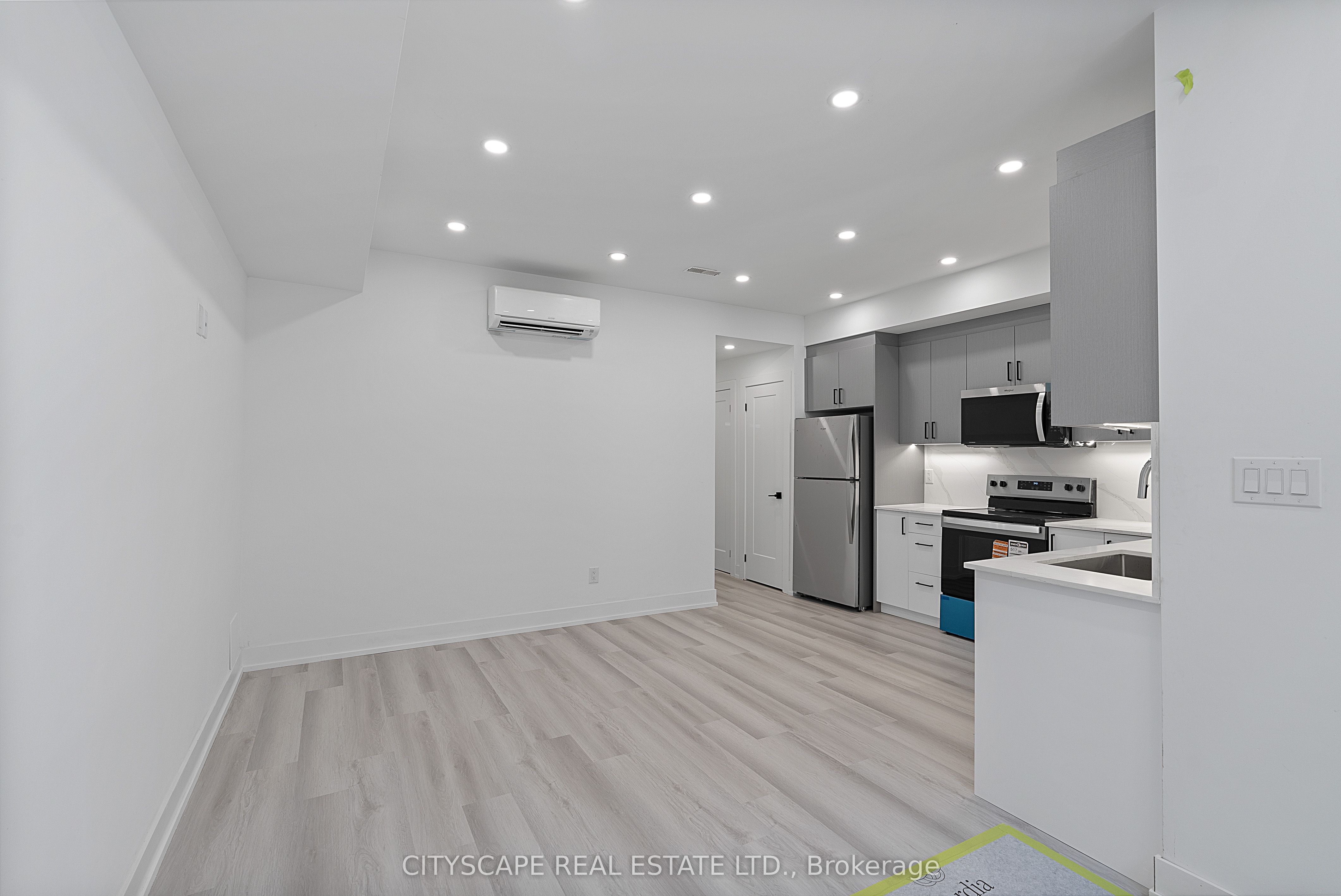 587 Oakwood Avenue 1, Toronto, ON M6E 2X8 photo 3