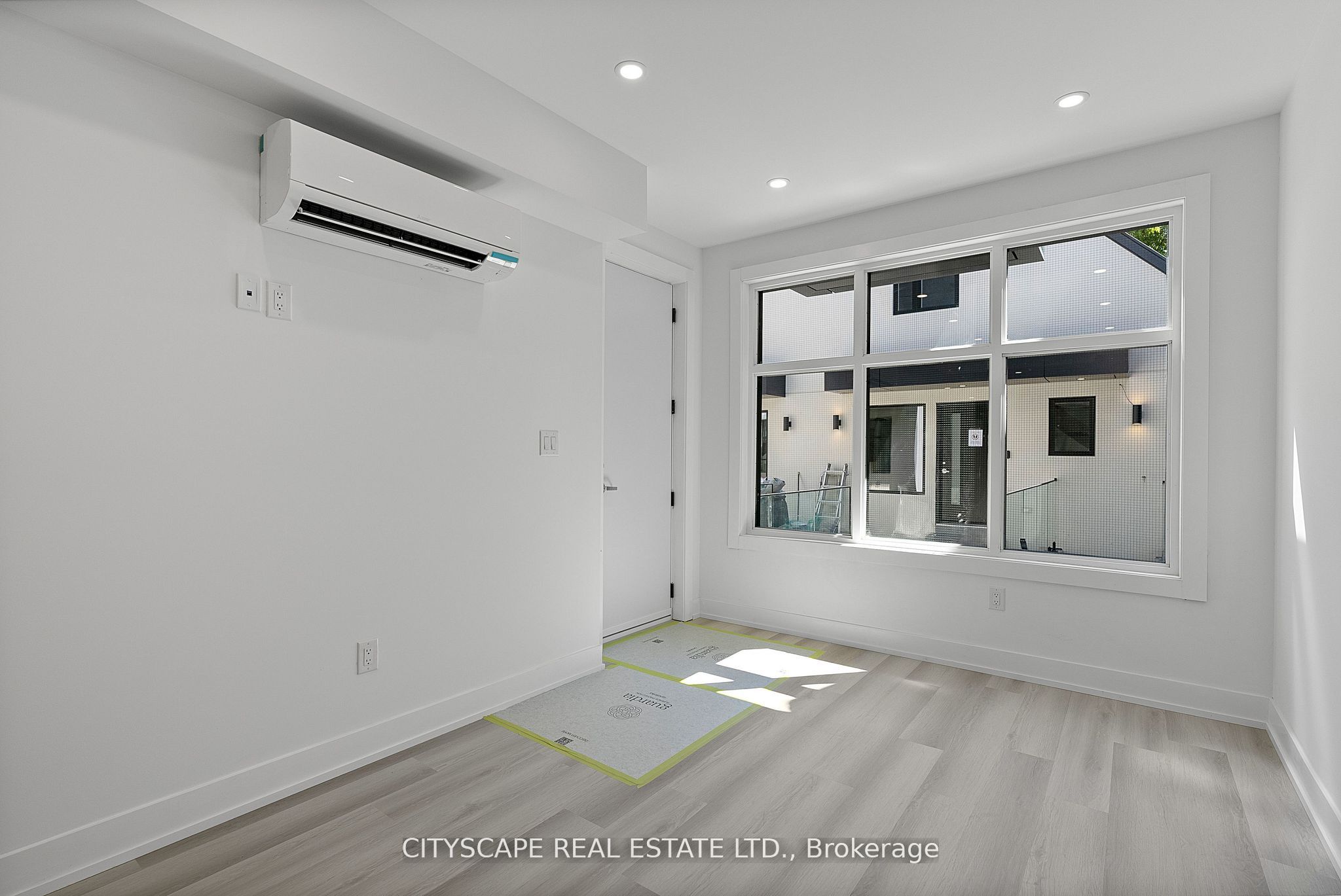 587 Oakwood Avenue 2 - Main, Toronto, ON M6E 2X8 photo 5