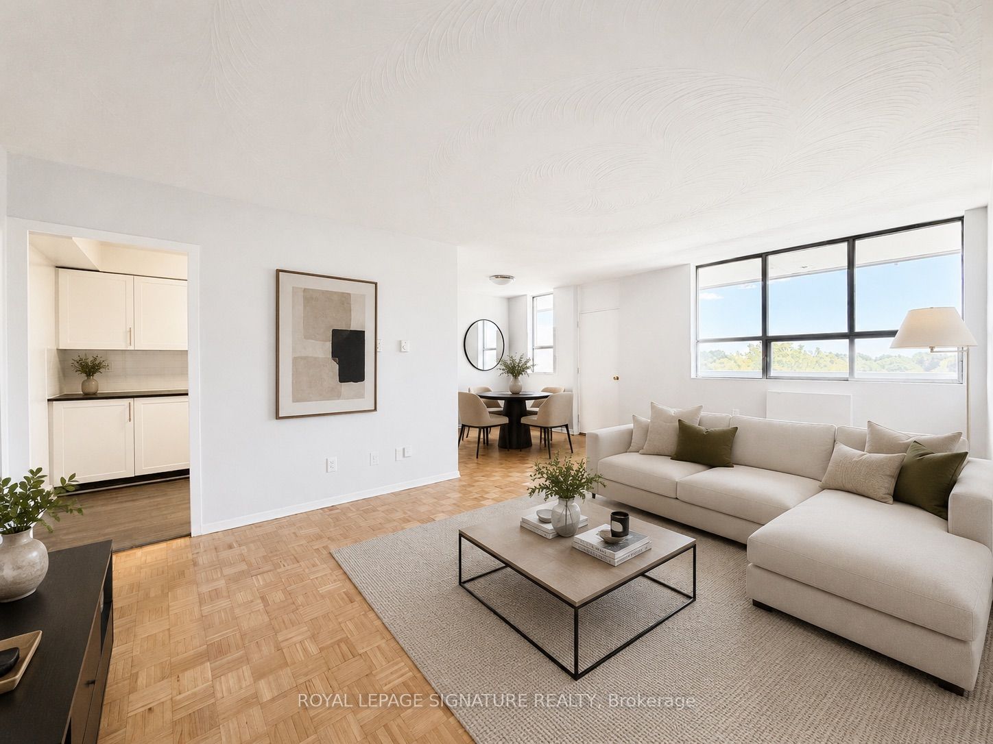 525 Eglinton Avenue E 804, Toronto, ON M4P 1N5 photo 2