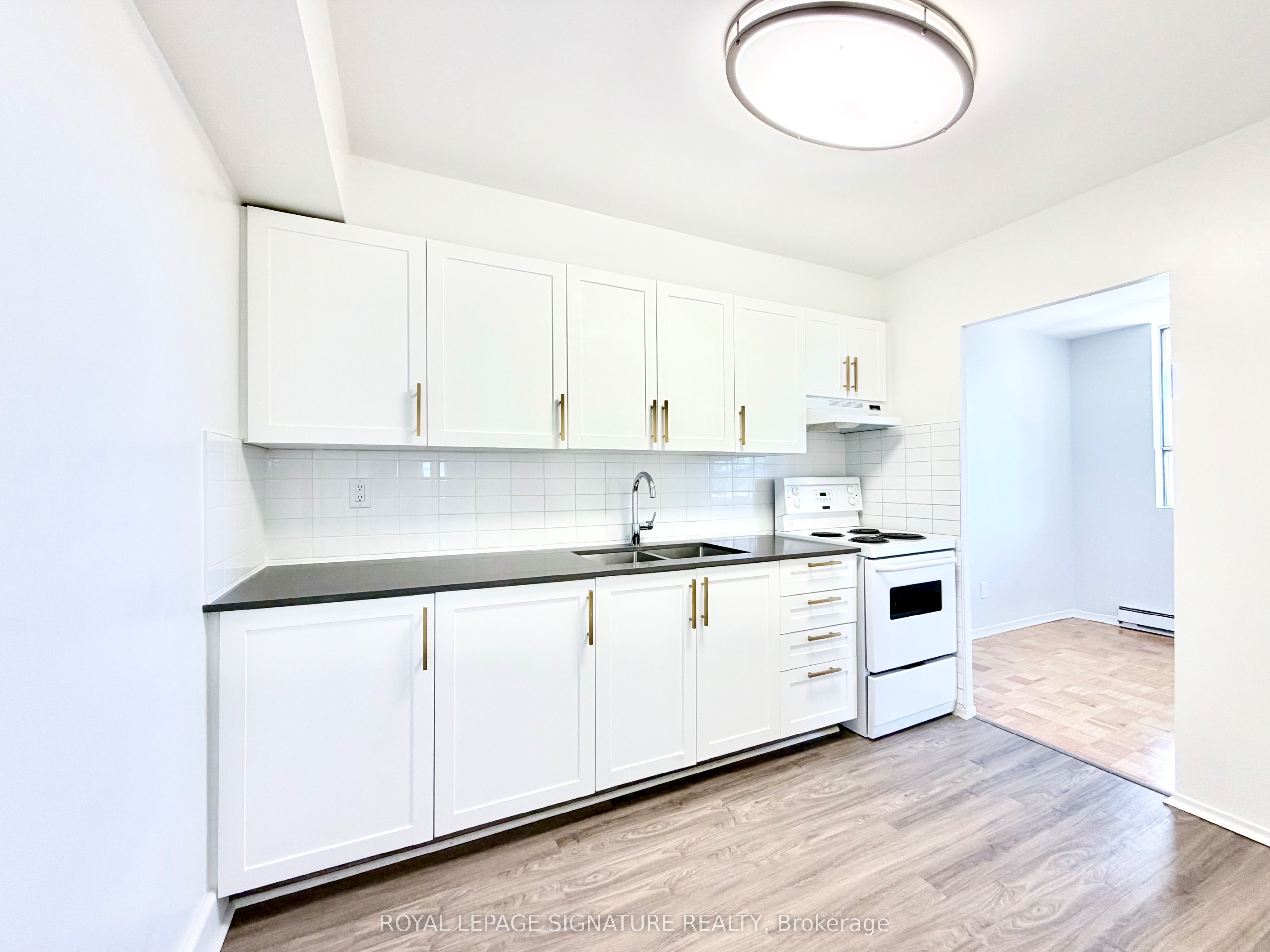 525 Eglinton Avenue E 804, Toronto, ON M4P 1N5 photo 4
