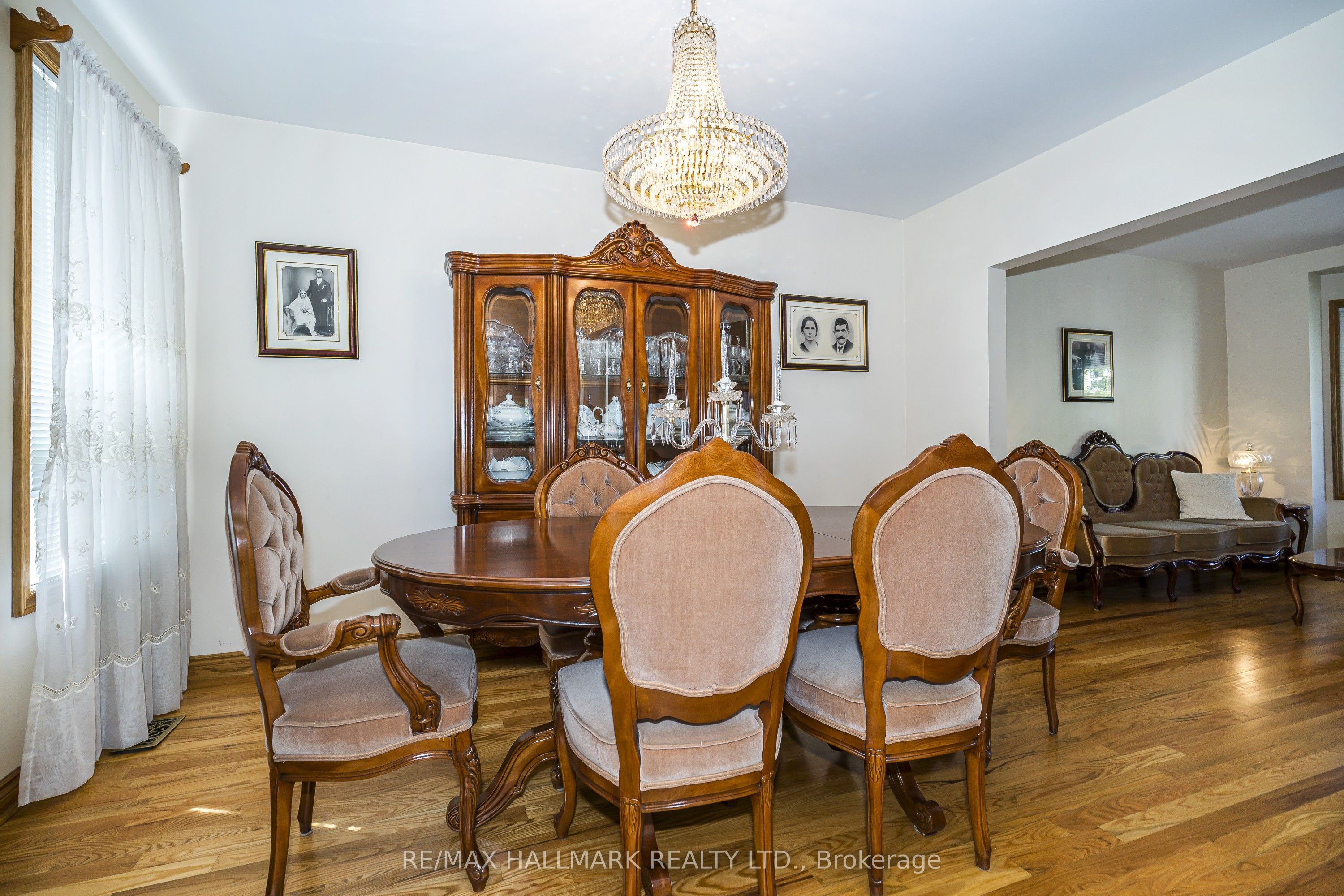 47 Montrose Avenue, Toronto, ON M6J 2T6 photo 2