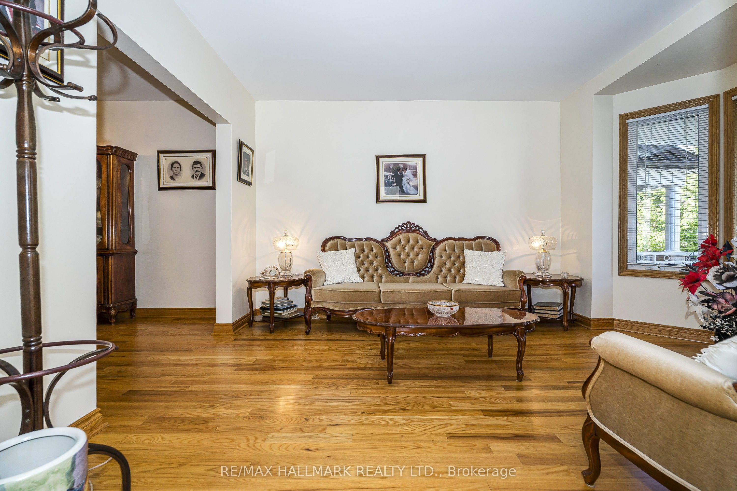 47 Montrose Avenue, Toronto, ON M6J 2T6 photo 4